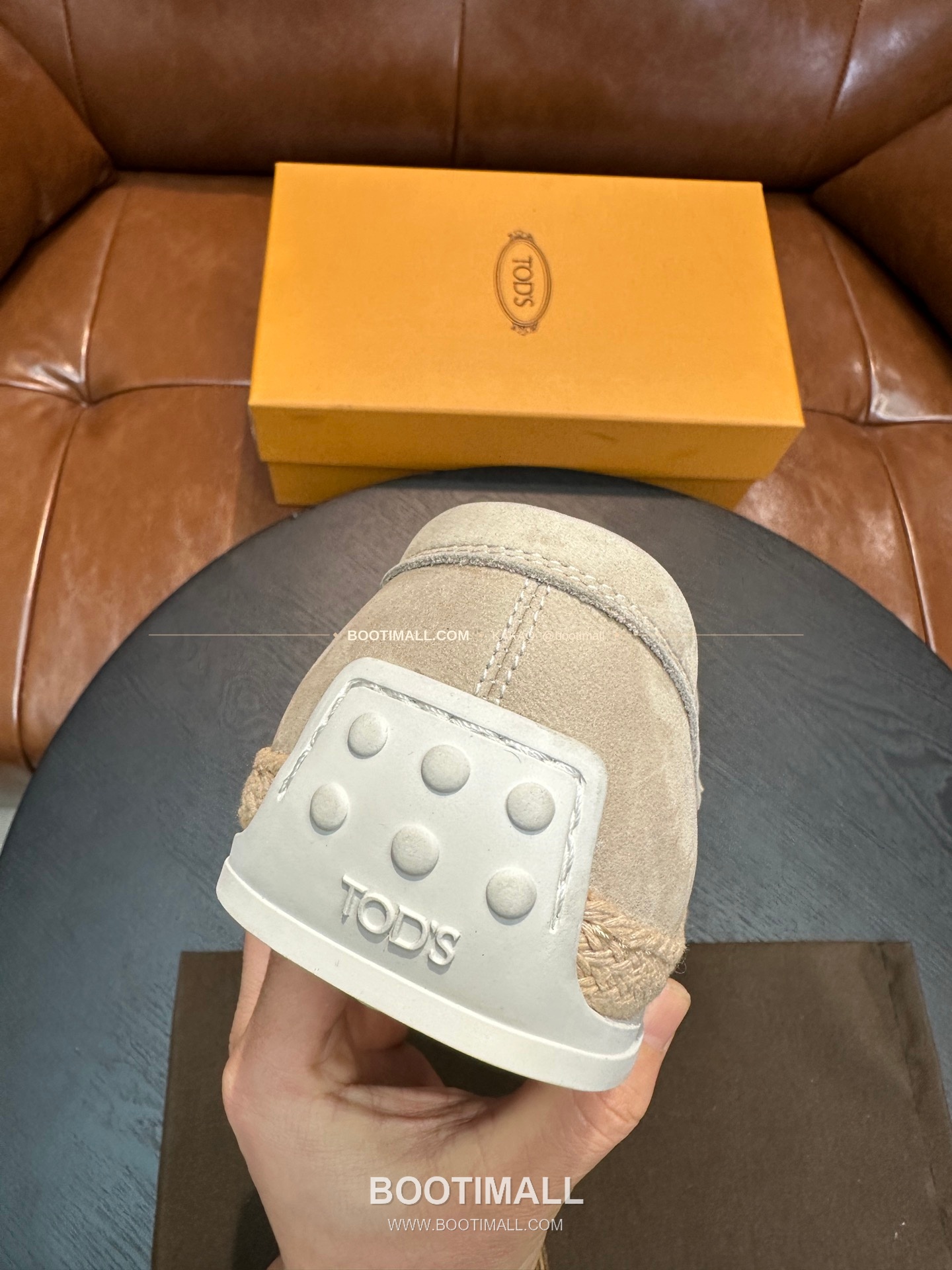 토즈 2026SS 스웨이드 로고 프린트 라피아 트림 브라운 로퍼 Tod's 2026 SS Suede Logo Print Raffia Trim Brown Loafers 9