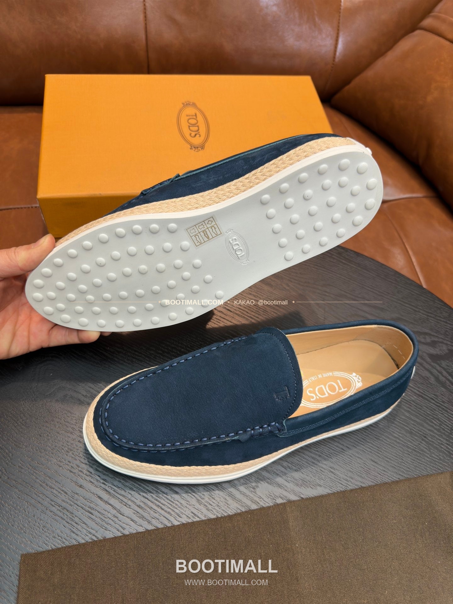 토즈 2026SS 스웨이드 로고 프린트 라피아 트림 브라운 로퍼 Tod's 2026 SS Suede Logo Print Raffia Trim Brown Loafers 3