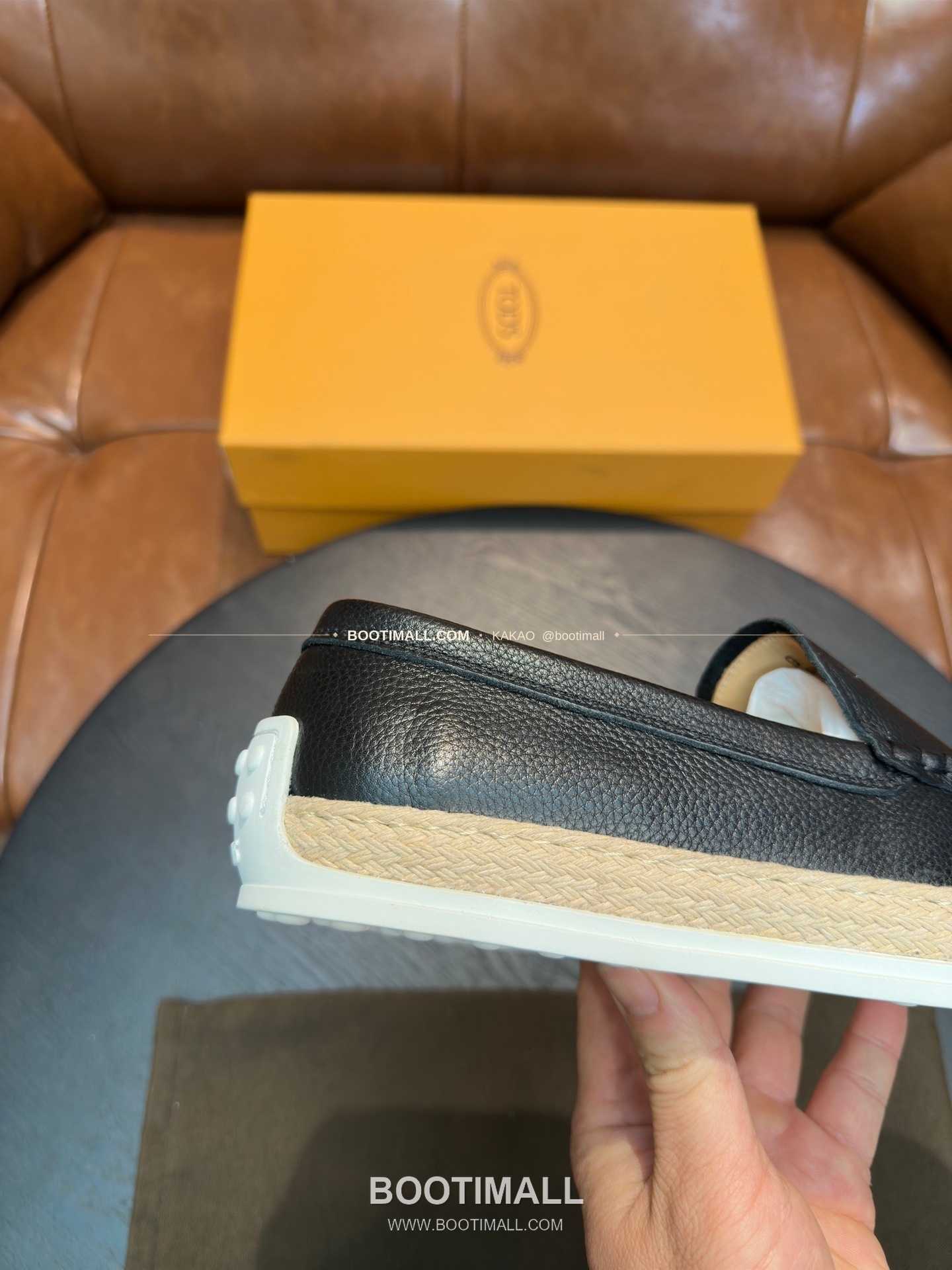 토즈 2026SS 스웨이드 로고 프린트 라피아 트림 브라운 로퍼 Tod's 2026 SS Suede Logo Print Raffia Trim Brown Loafers 9