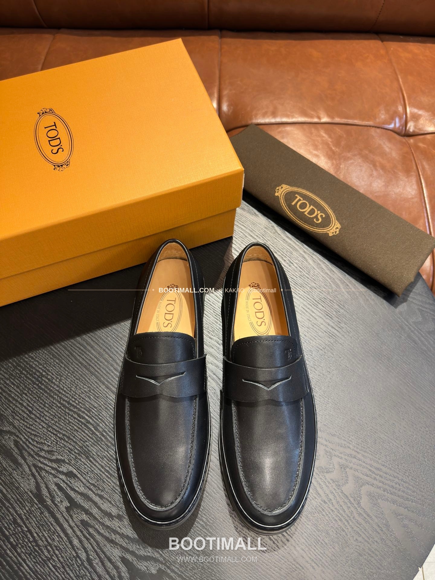 토즈 2026SS 송아지가죽 로고 디테일 고미노 브라운 로퍼 Tod's 2026 SS Calfskin Logo Detail Gommino Brown Loafers 1