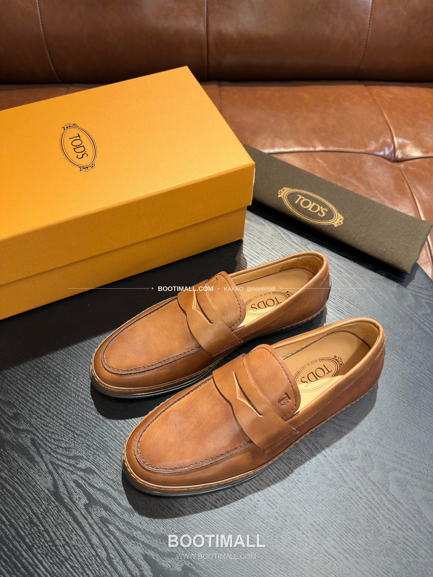 토즈 2026SS 송아지가죽 로고 디테일 고미노 브라운 로퍼 Tod's 2026 SS Calfskin Logo Detail Gommino Brown Loafers 3