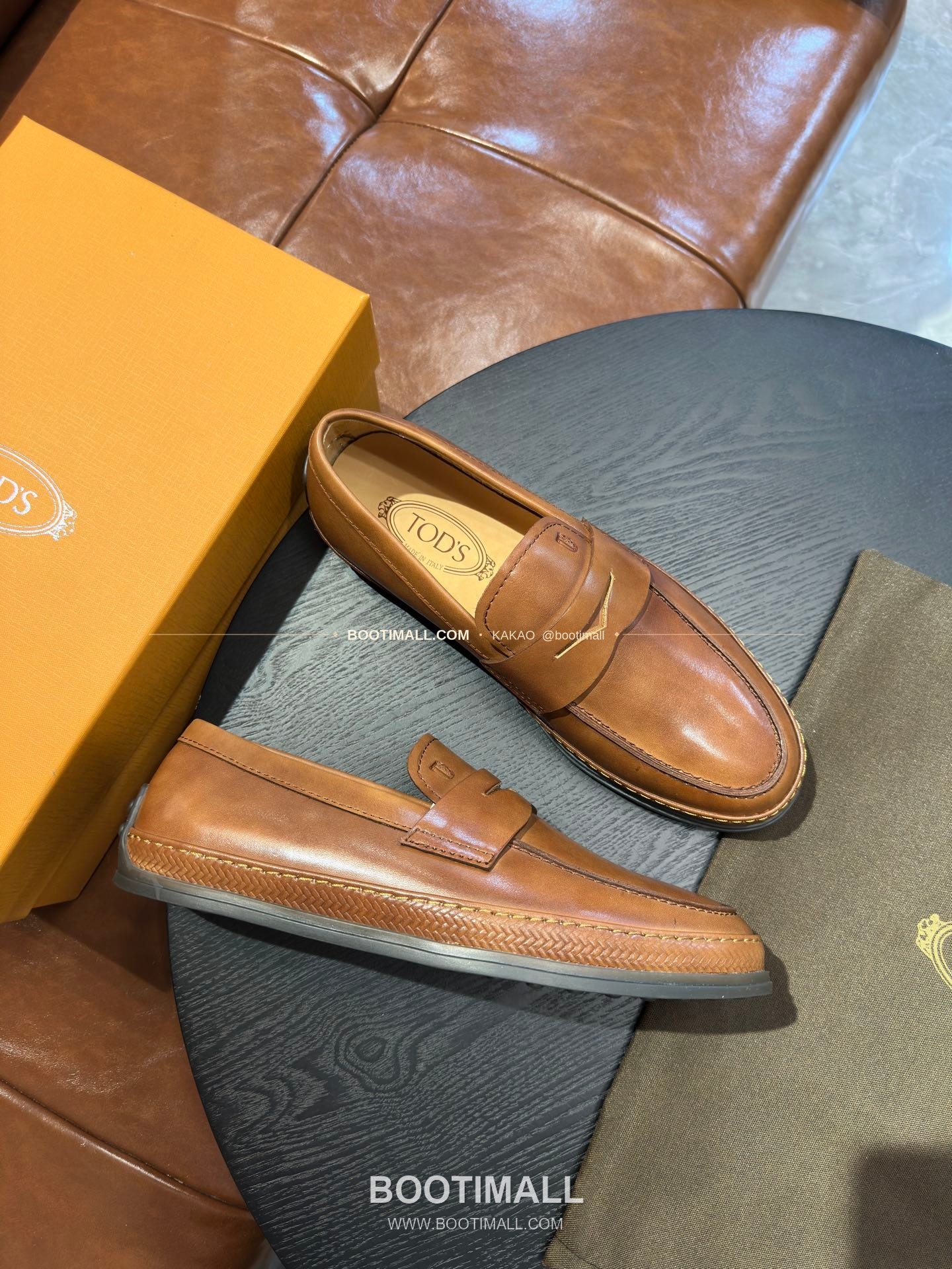 토즈 2026SS 송아지가죽 로고 디테일 고미노 브라운 로퍼 Tod's 2026 SS Calfskin Logo Detail Gommino Brown Loafers 4