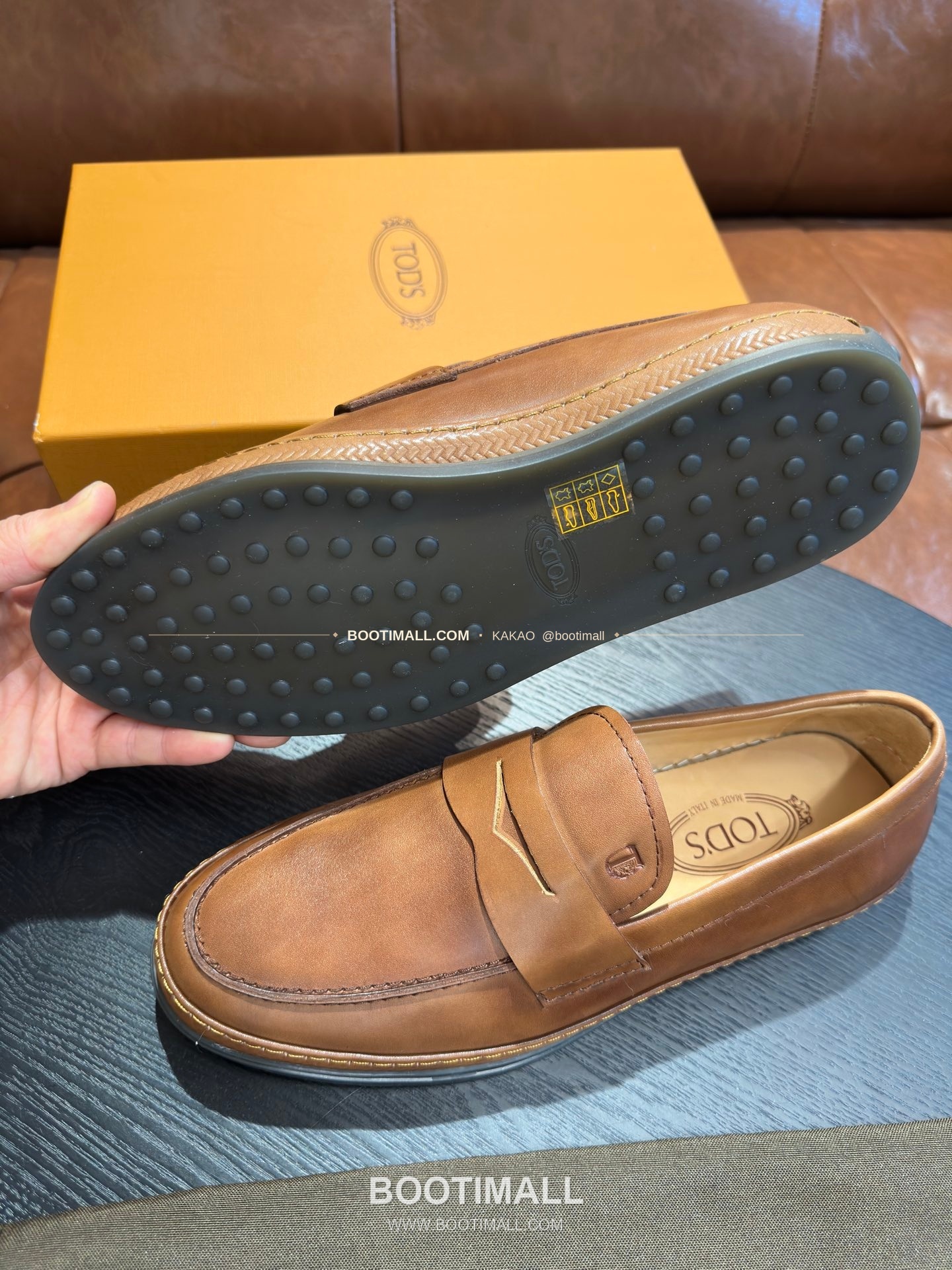 토즈 2026SS 송아지가죽 로고 디테일 고미노 브라운 로퍼 Tod's 2026 SS Calfskin Logo Detail Gommino Brown Loafers 5