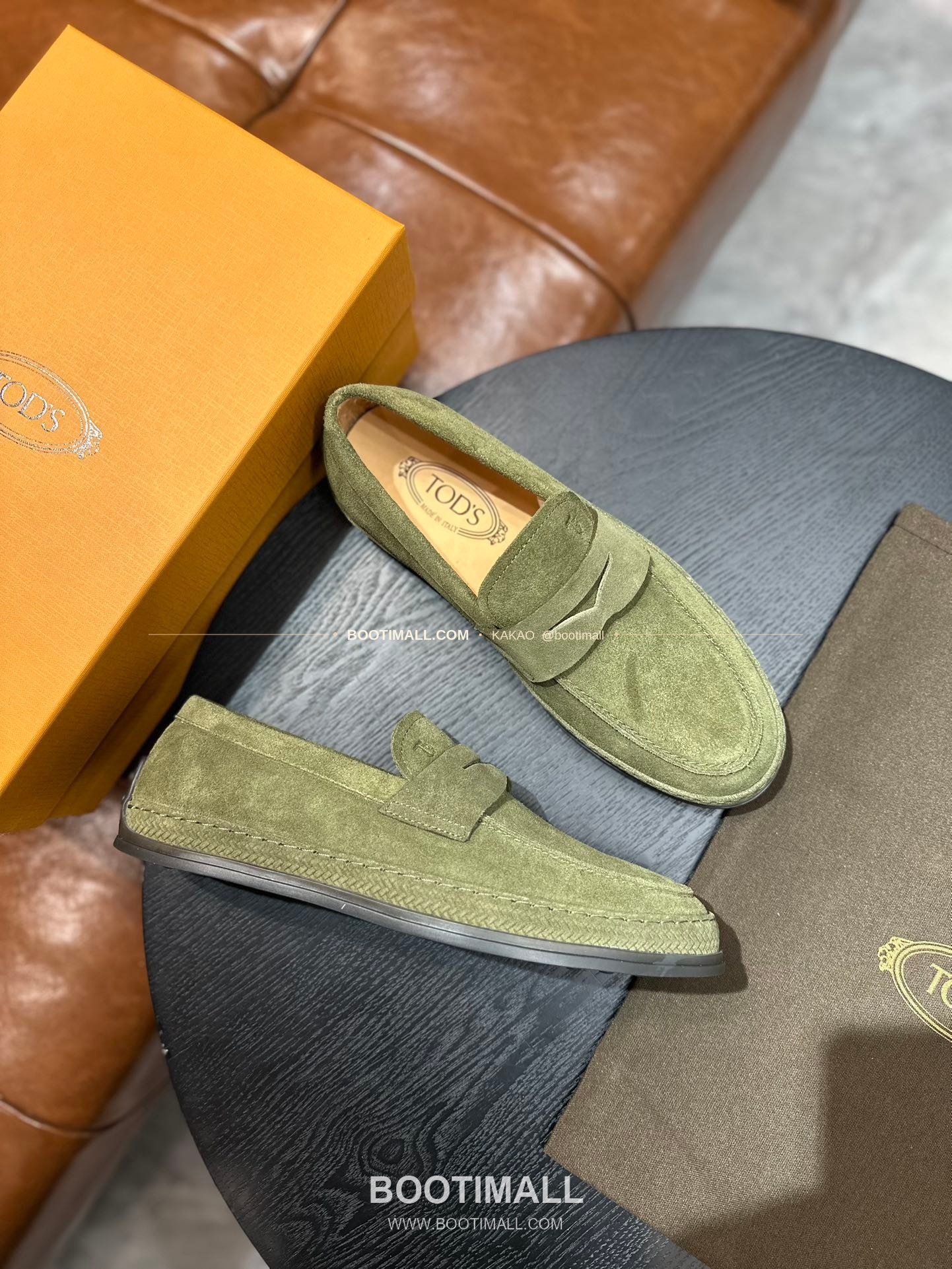 토즈 2026SS 송아지가죽 로고 디테일 위빙 트림 브라운 로퍼 Tod's 2026 SS Calfskin Logo Detail Weaving Trim Brown Loafers 4