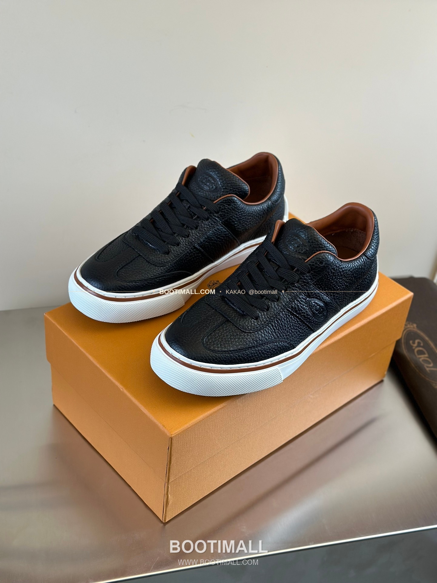 토즈 2026SS 송아지가죽 T로고 고미노 화이트 스니커즈 Tod's 2026 SS Calfskin T Logo Gommino White Sneakers 6