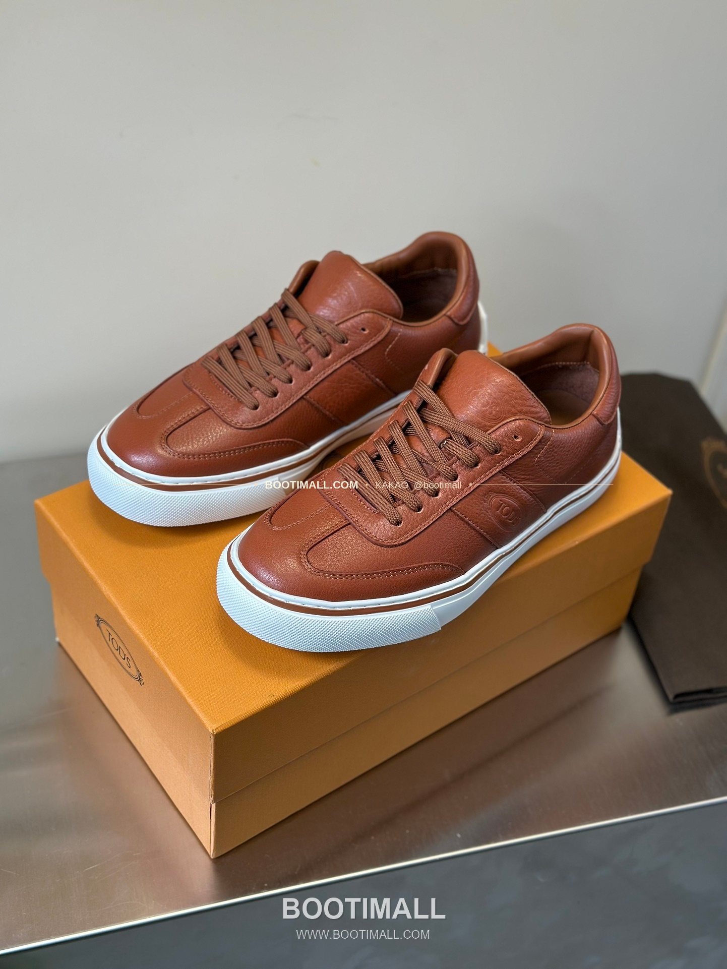 토즈 2026SS 송아지가죽 T로고 고미노 화이트 스니커즈 Tod's 2026 SS Calfskin T Logo Gommino White Sneakers 6