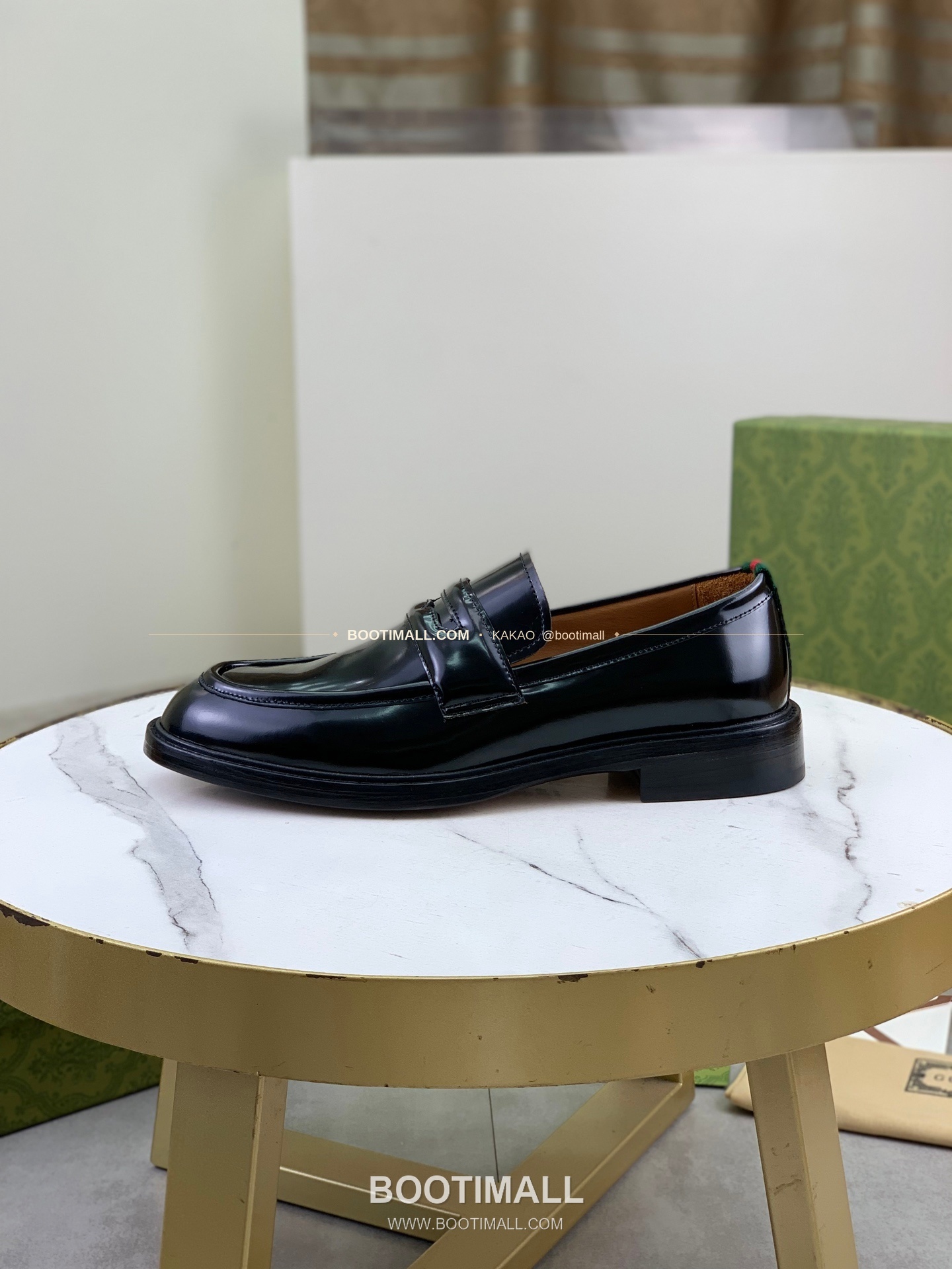 구찌 2026SS 송아지가죽 슬립온 클래식 블랙 로퍼 Gucci 2026 SS Calfskin Slip On Classic Black Loafers 1