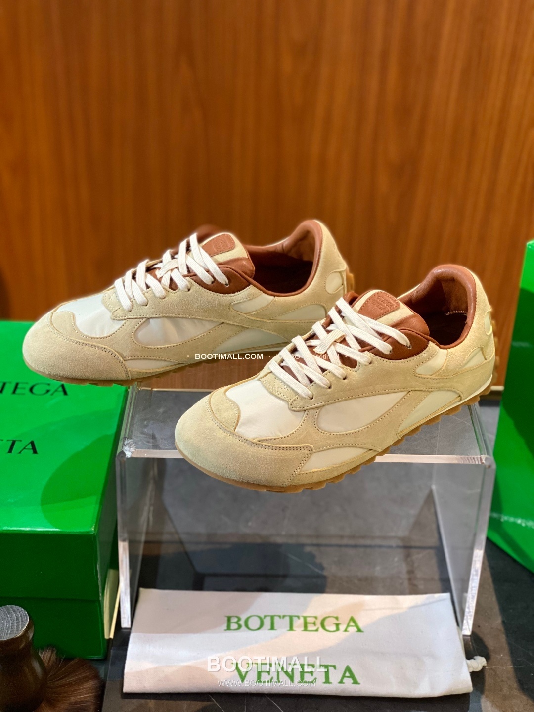 보테가베네타 2026SS 스웨이드 로우탑 브라운 스니커즈 Bottega Veneta 2026 SS Suede Low Top Brown Sneakers BV Orbit Flash 1