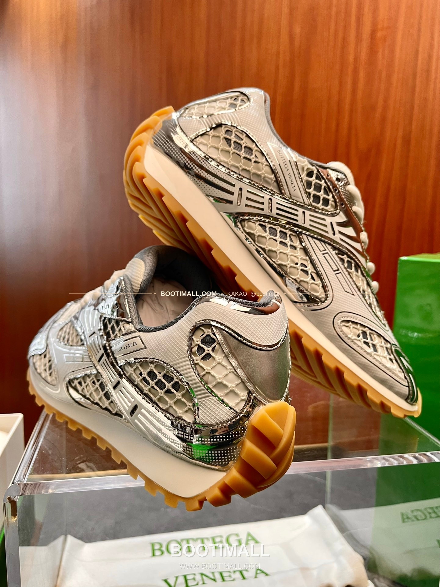 보테가베네타 2026SS 스웨이드 로우탑 브라운 스니커즈 Bottega Veneta 2026 SS Suede Low Top Brown Sneakers BV Orbit Flash 1