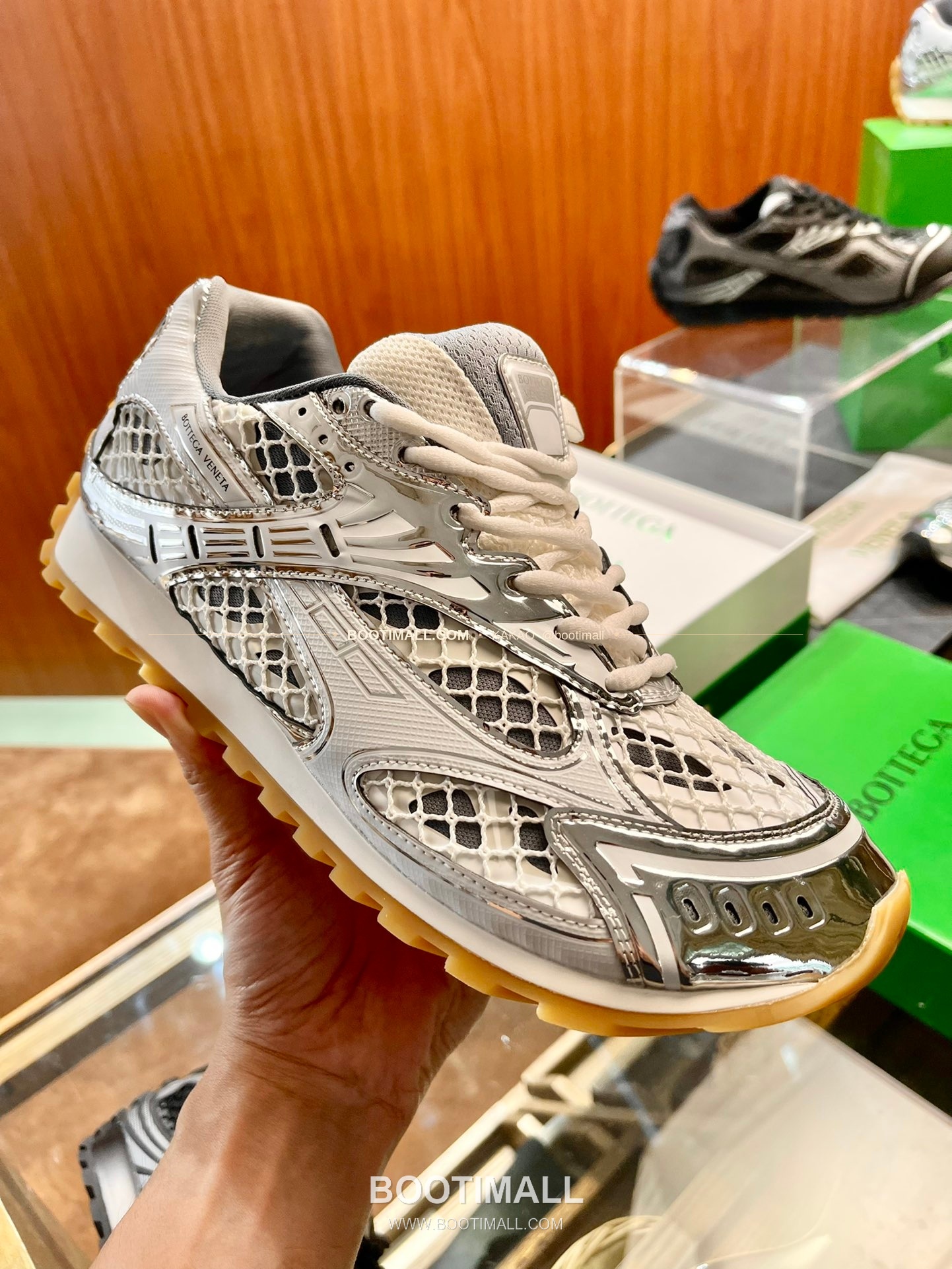 보테가베네타 2026SS 스웨이드 로우탑 브라운 스니커즈 Bottega Veneta 2026 SS Suede Low Top Brown Sneakers BV Orbit Flash 2