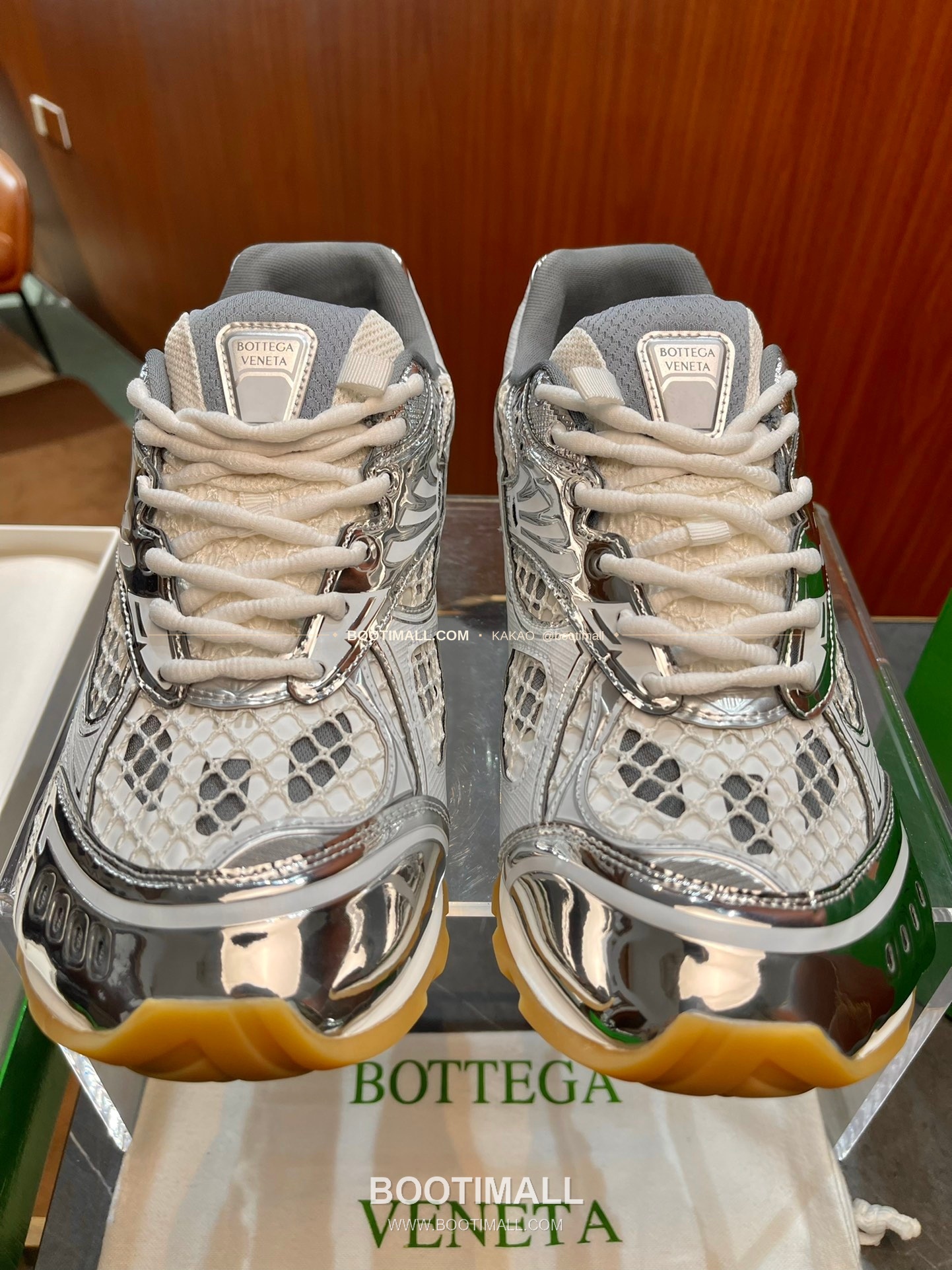 보테가베네타 2026SS 스웨이드 로우탑 브라운 스니커즈 Bottega Veneta 2026 SS Suede Low Top Brown Sneakers BV Orbit Flash 4