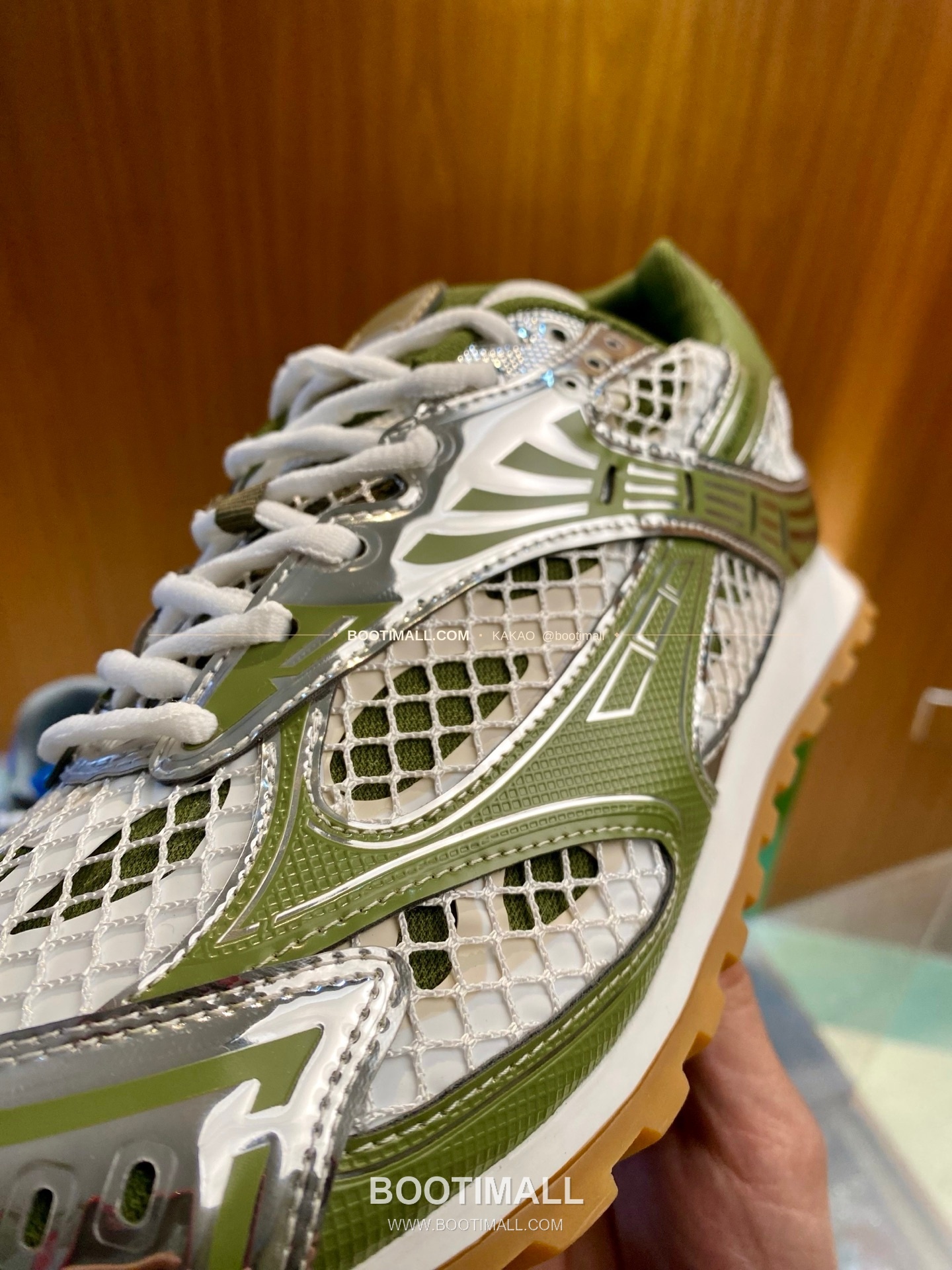 보테가베네타 2026SS 스웨이드 로우탑 브라운 스니커즈 Bottega Veneta 2026 SS Suede Low Top Brown Sneakers BV Orbit Flash 9