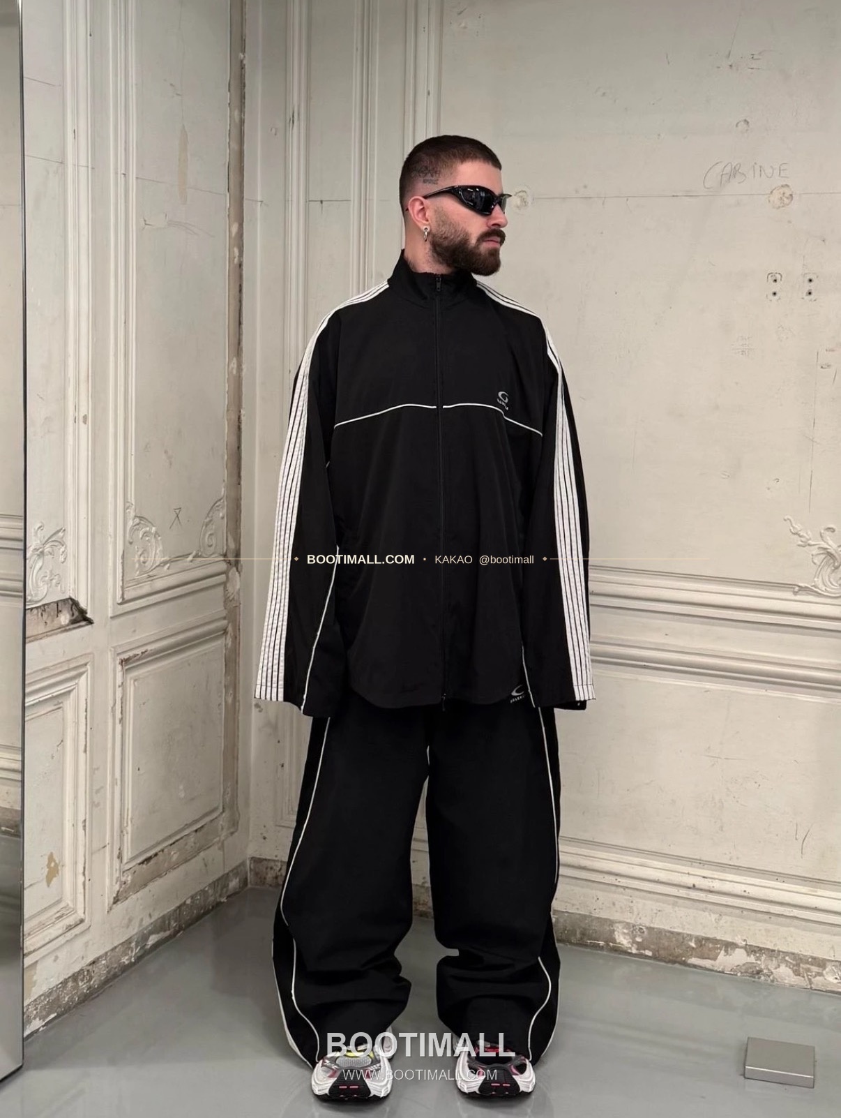 발렌시아가 2025FW 더블링 자수 오버핏 후드 롱 윈드브레이커 Balenciaga 2025 FW Double Ring Embroidery Oversized Hooded Long Windbreaker 1