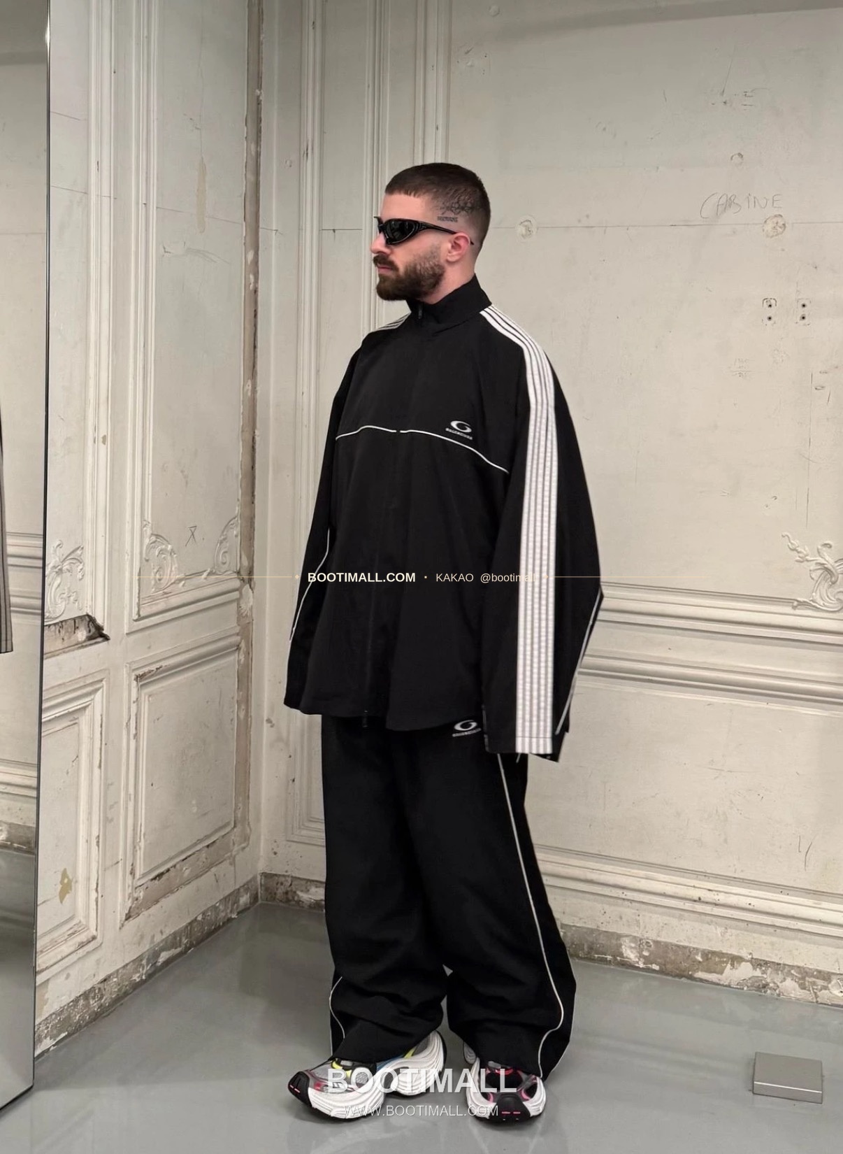 발렌시아가 2025FW 더블링 자수 오버핏 후드 롱 윈드브레이커 Balenciaga 2025 FW Double Ring Embroidery Oversized Hooded Long Windbreaker 2