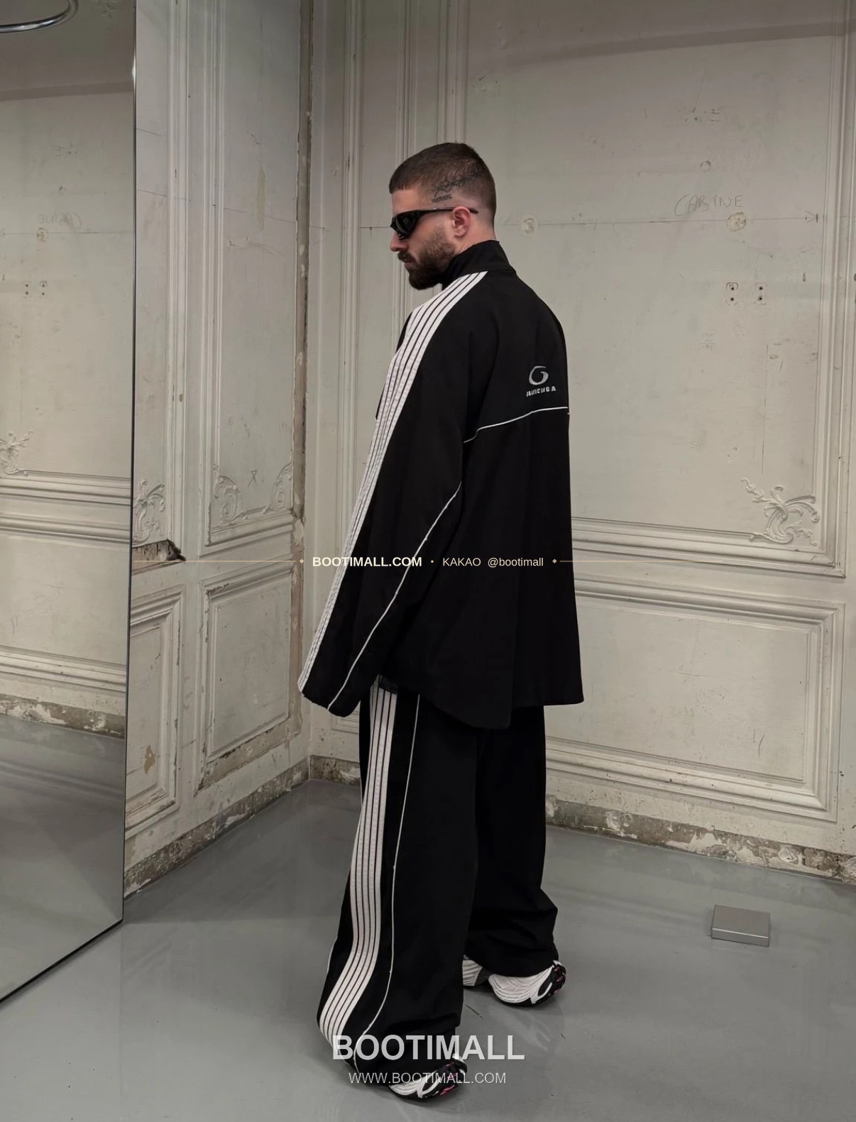 발렌시아가 2025FW 더블링 자수 오버핏 후드 롱 윈드브레이커 Balenciaga 2025 FW Double Ring Embroidery Oversized Hooded Long Windbreaker 4