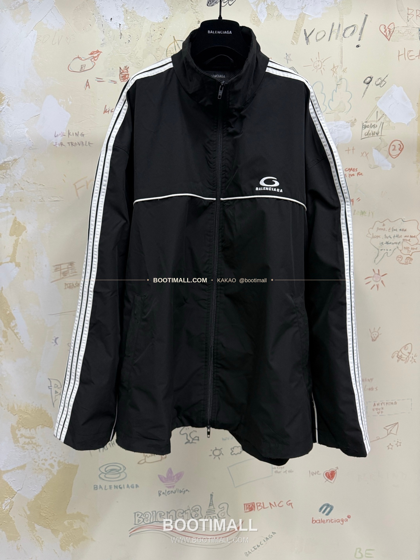 발렌시아가 2025FW 더블링 자수 오버핏 후드 롱 윈드브레이커 Balenciaga 2025 FW Double Ring Embroidery Oversized Hooded Long Windbreaker 5