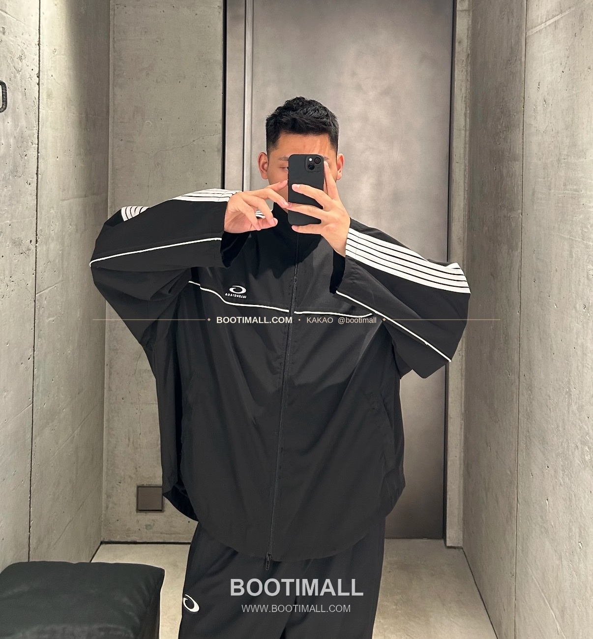 발렌시아가 2025FW 더블링 자수 오버핏 후드 롱 윈드브레이커 Balenciaga 2025 FW Double Ring Embroidery Oversized Hooded Long Windbreaker 15