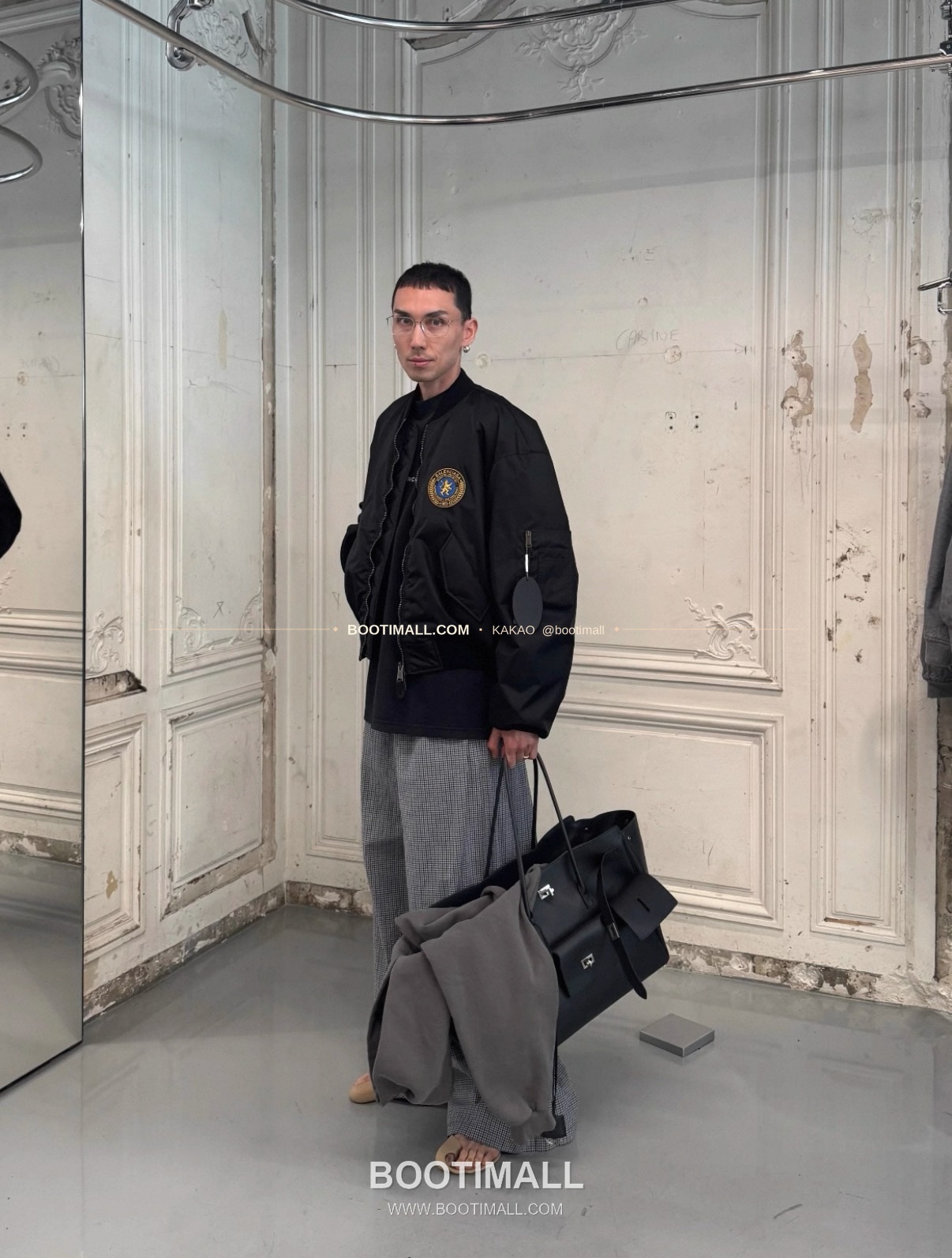 발렌시아가 2025SS 체크패턴 루즈핏 드로스트링 와이드팬츠 Balenciaga 2025 SS Check Pattern Loose Fit Drawstring Wide Pants 1