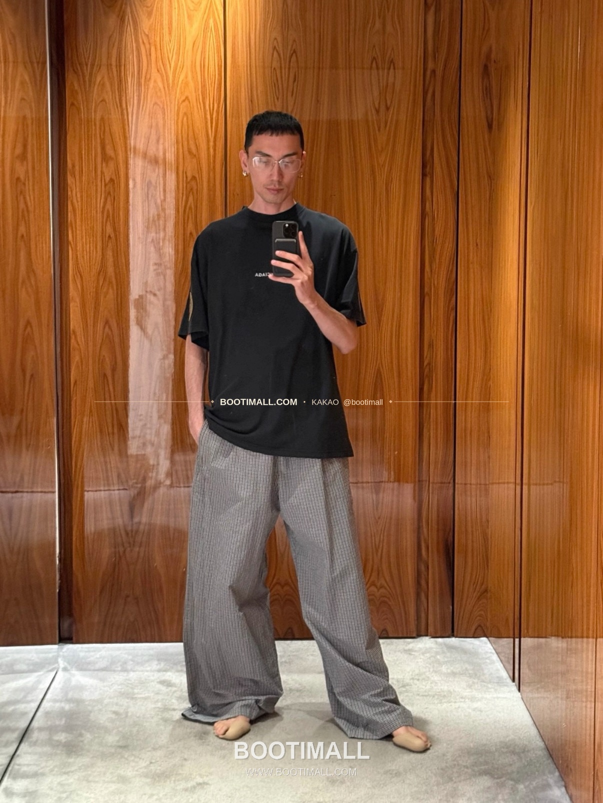 발렌시아가 2025SS 체크패턴 루즈핏 드로스트링 와이드팬츠 Balenciaga 2025 SS Check Pattern Loose Fit Drawstring Wide Pants 3