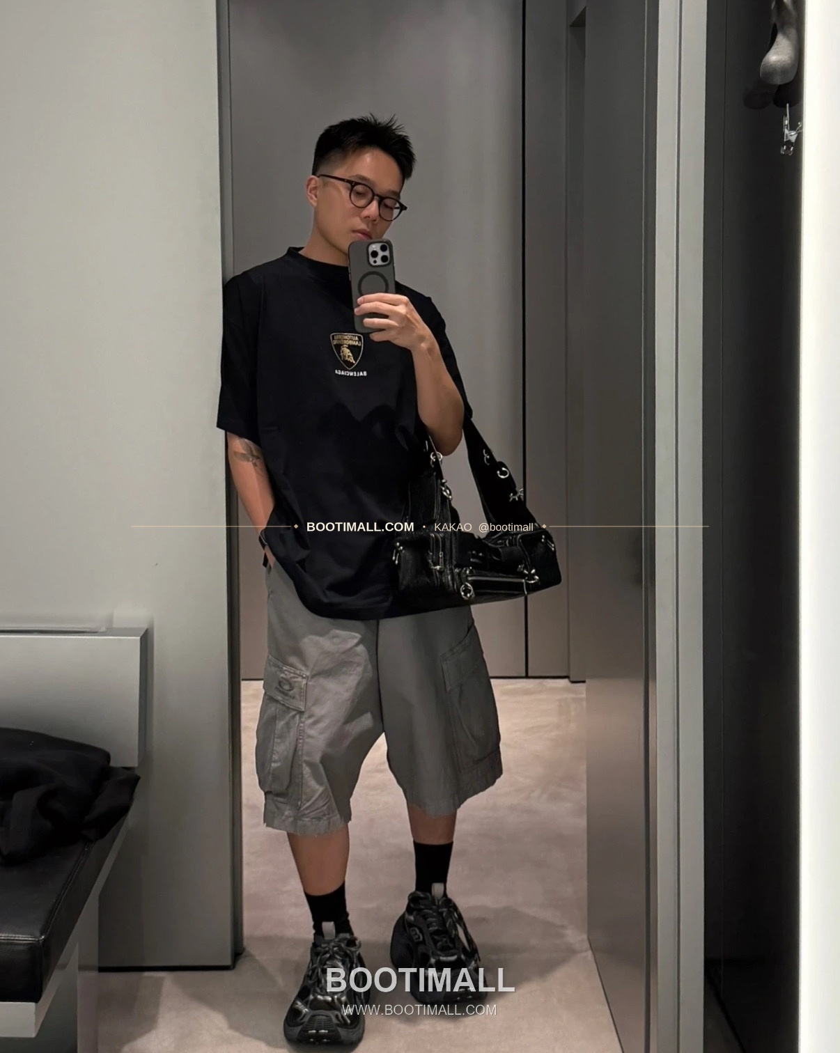 발렌시아가 2025FW 링로고 워싱 루즈핏 드로스트링 카고쇼츠 Balenciaga 2025 FW Ring Logo Washed Loose Fit Drawstring Cargo Shorts 2