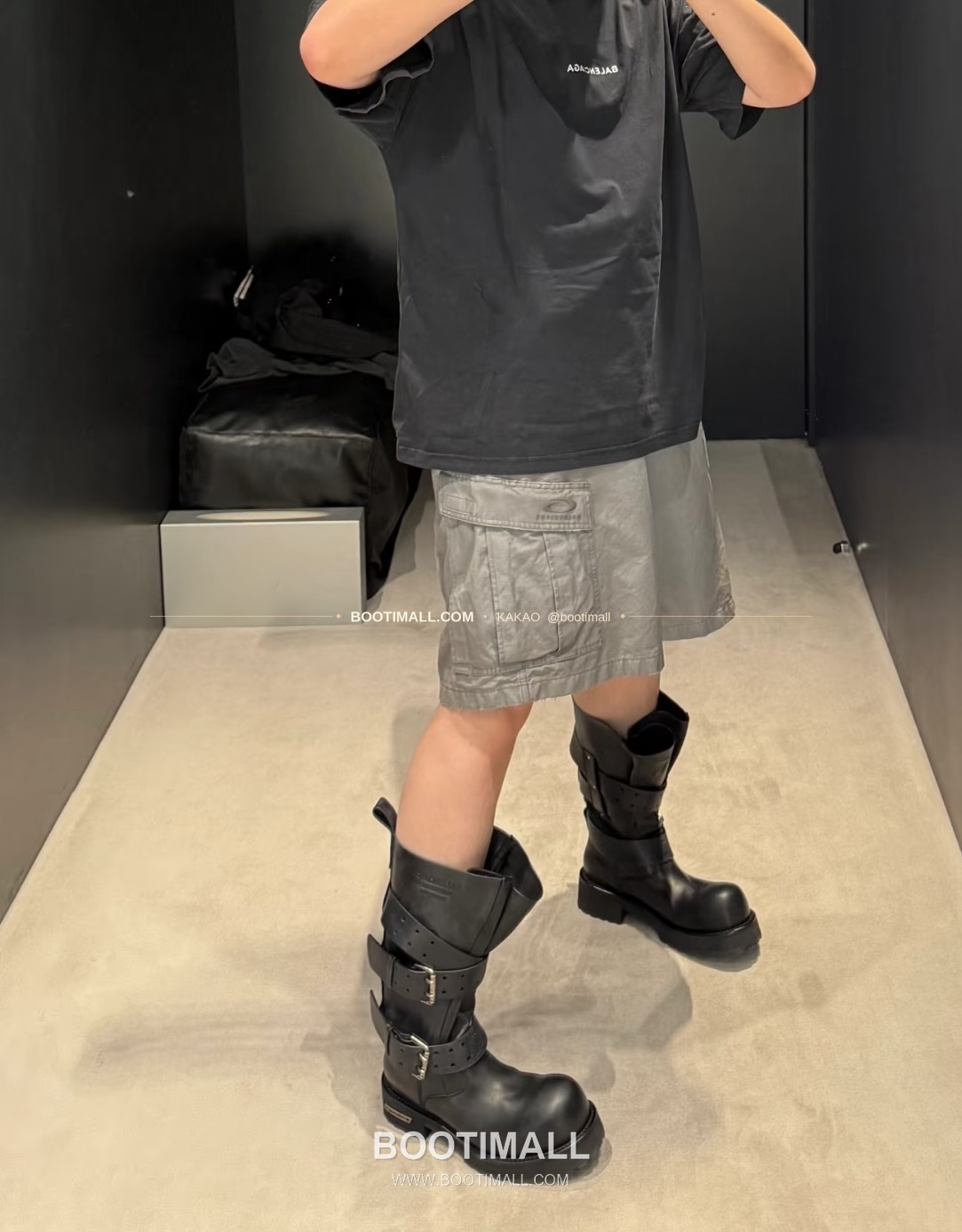 발렌시아가 2025FW 링로고 워싱 루즈핏 드로스트링 카고쇼츠 Balenciaga 2025 FW Ring Logo Washed Loose Fit Drawstring Cargo Shorts 4