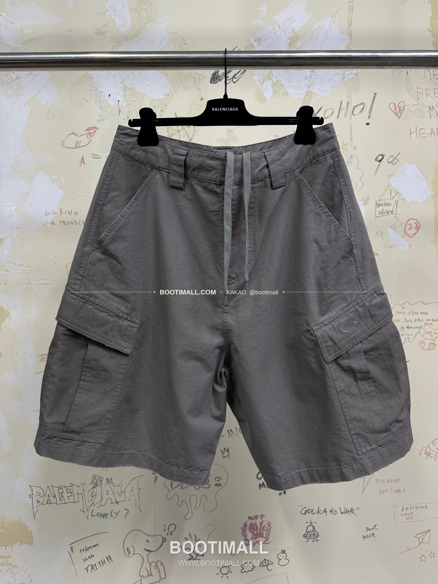 발렌시아가 2025FW 링로고 워싱 루즈핏 드로스트링 카고쇼츠 Balenciaga 2025 FW Ring Logo Washed Loose Fit Drawstring Cargo Shorts 5