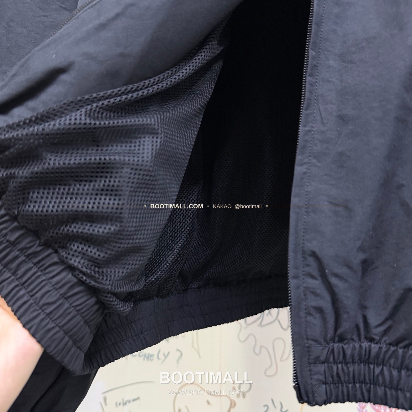 발렌시아가 2025FW 레터로고 나일론 자수 루즈핏 윈드브레이커 Balenciaga 2025 FW Letter Logo Nylon Embroidered Loose Fit Windbreaker 13