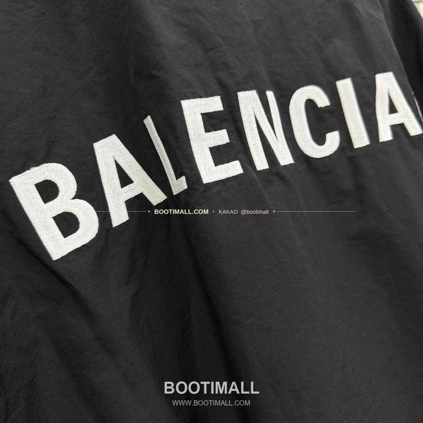 발렌시아가 2025FW 레터로고 나일론 자수 루즈핏 윈드브레이커 Balenciaga 2025 FW Letter Logo Nylon Embroidered Loose Fit Windbreaker 16