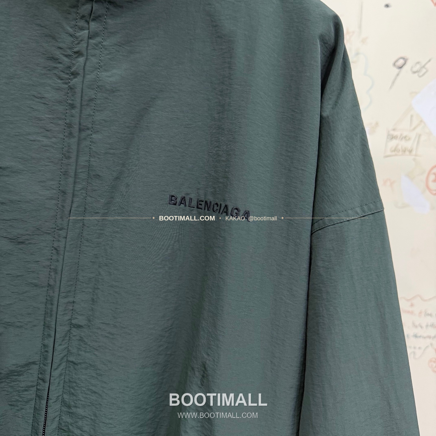 발렌시아가 2025FW 레터로고 자수 루즈핏 나일론 윈드브레이커 Balenciaga 2025 FW Letter Logo Embroidered Loose Fit Nylon Windbreaker 7