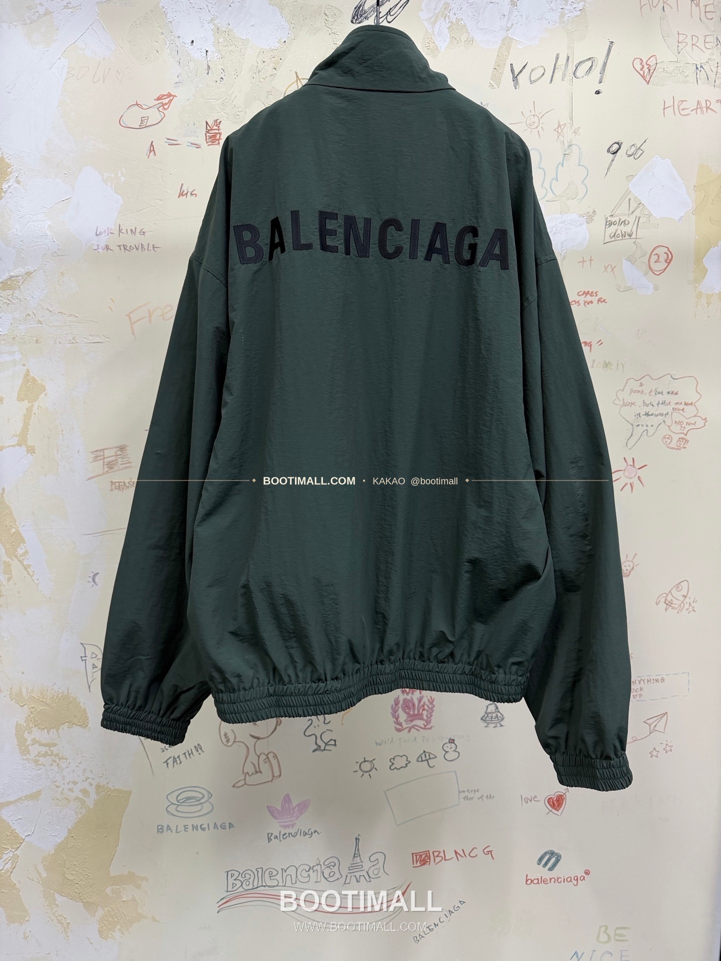 발렌시아가 2025FW 레터로고 자수 루즈핏 나일론 윈드브레이커 Balenciaga 2025 FW Letter Logo Embroidered Loose Fit Nylon Windbreaker 9