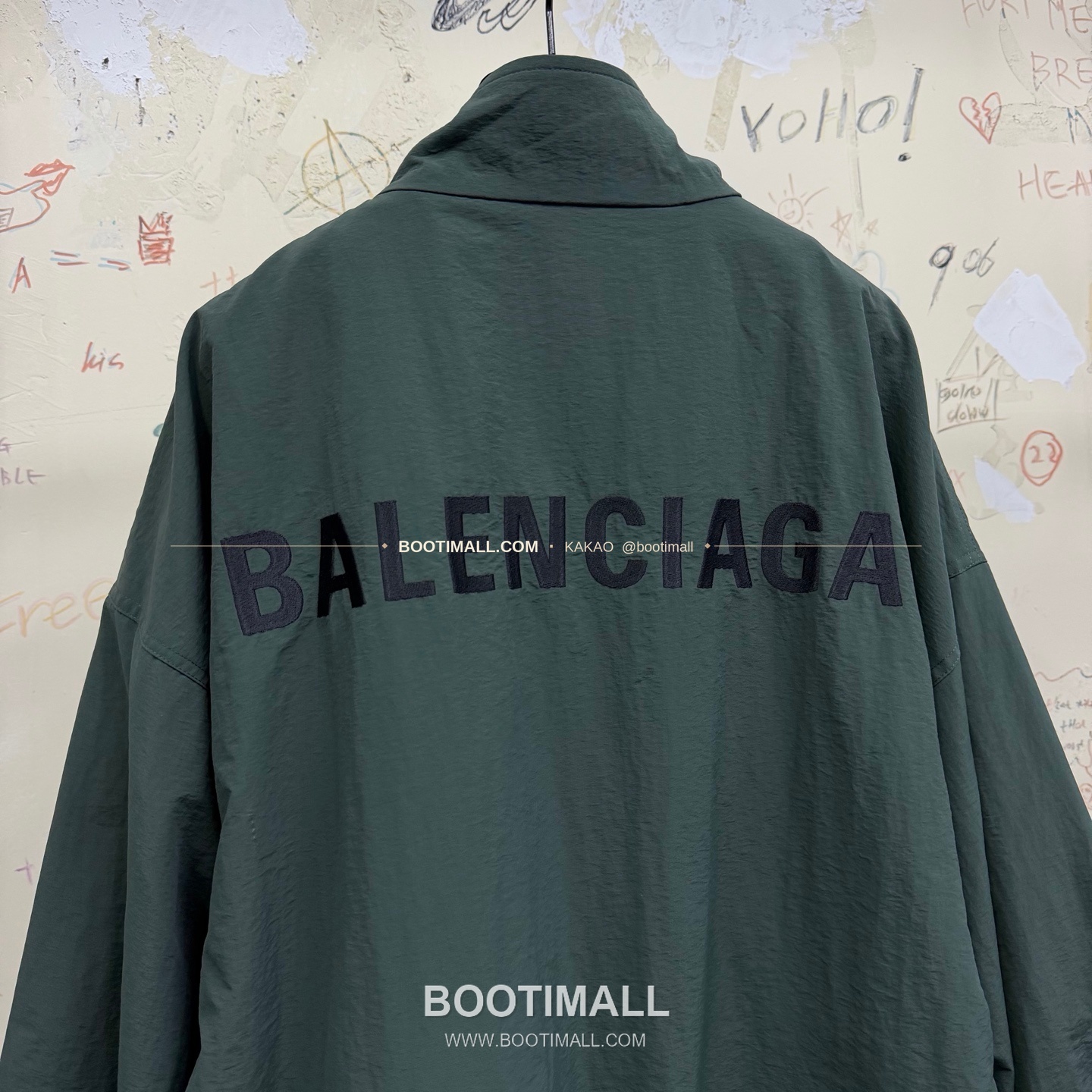발렌시아가 2025FW 레터로고 자수 루즈핏 나일론 윈드브레이커 Balenciaga 2025 FW Letter Logo Embroidered Loose Fit Nylon Windbreaker 10