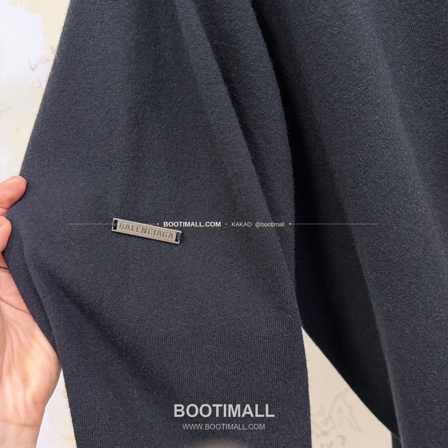 발렌시아가 2026SS 울캐시미어 로고패치 루즈핏 니트 Balenciaga 2026 SS Wool Cashmere Logo Patch Loose Fit Knit 6