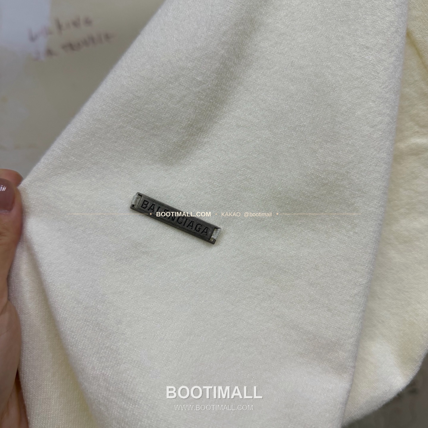 발렌시아가 2026SS 울캐시미어 로고패치 루즈핏 니트 Balenciaga 2026 SS Wool Cashmere Logo Patch Loose Fit Knit 10