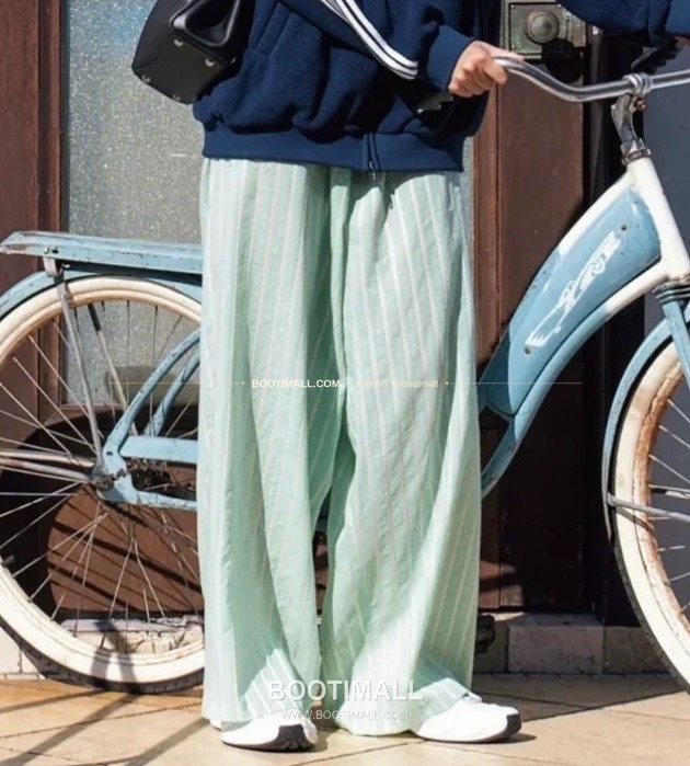 발렌시아가 2025FW 스트라이프 자카드 루즈핏 코튼 롱팬츠 Balenciaga 2025 FW Stripe Jacquard Loose Fit Cotton Long Pants 4