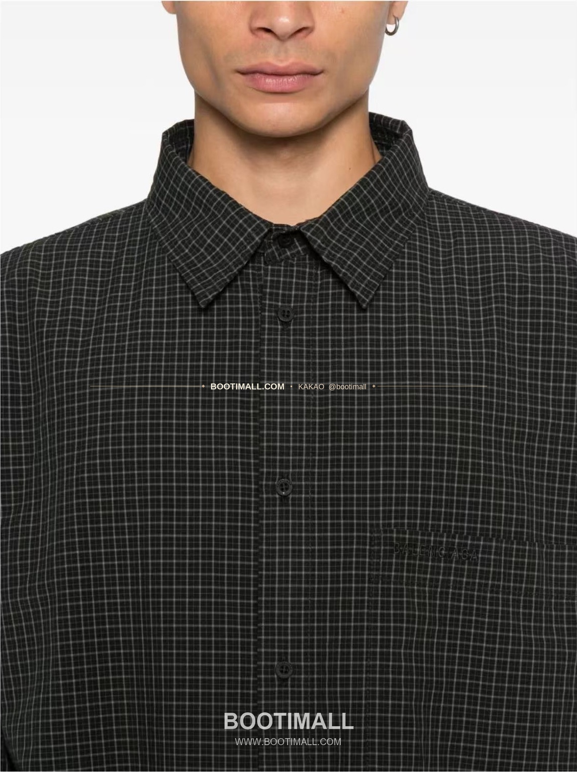 발렌시아가 2026SS 미니체크 로고자수 루즈핏 코튼 셔츠 Balenciaga 2026 SS Mini Check Logo Embroidered Loose Fit Cotton Shirt 1