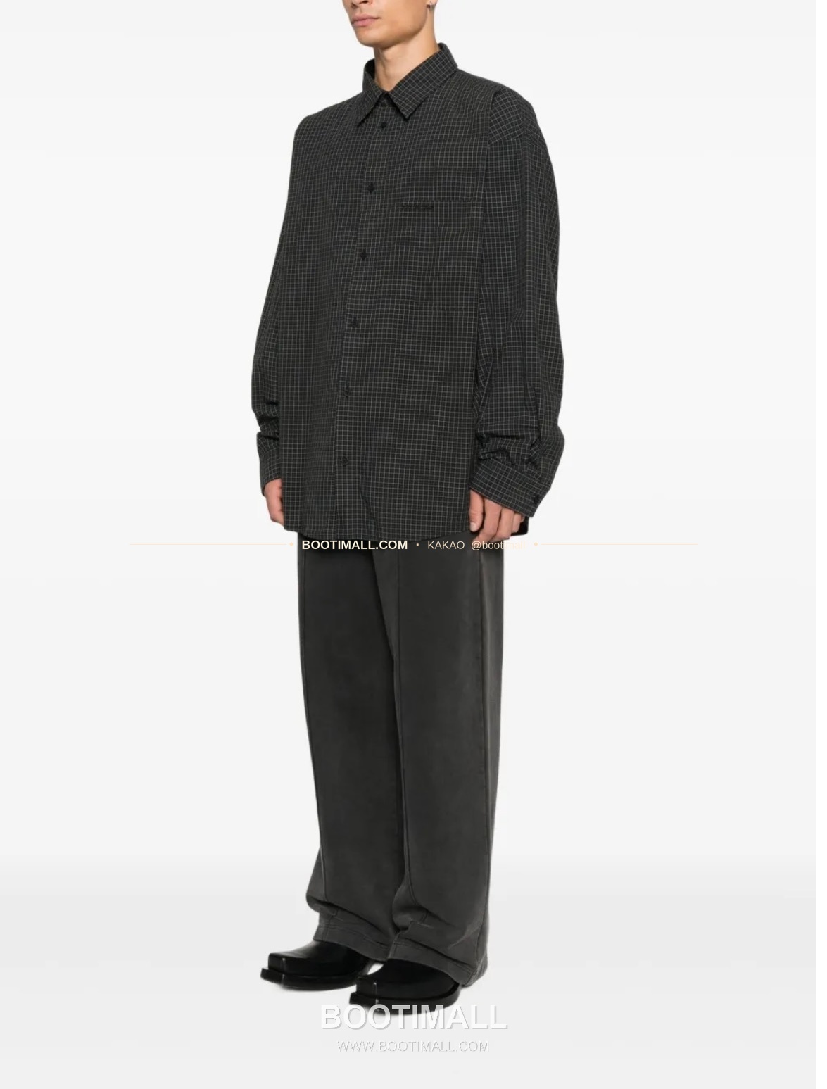 발렌시아가 2026SS 미니체크 로고자수 루즈핏 코튼 셔츠 Balenciaga 2026 SS Mini Check Logo Embroidered Loose Fit Cotton Shirt 3