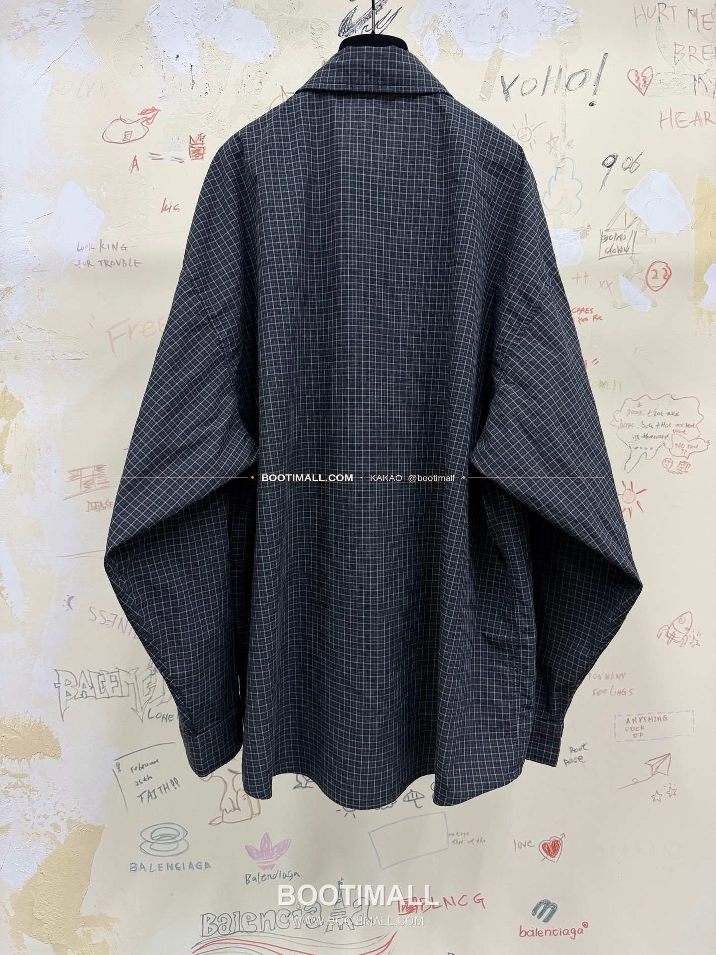 발렌시아가 2026SS 미니체크 로고자수 루즈핏 코튼 셔츠 Balenciaga 2026 SS Mini Check Logo Embroidered Loose Fit Cotton Shirt 10