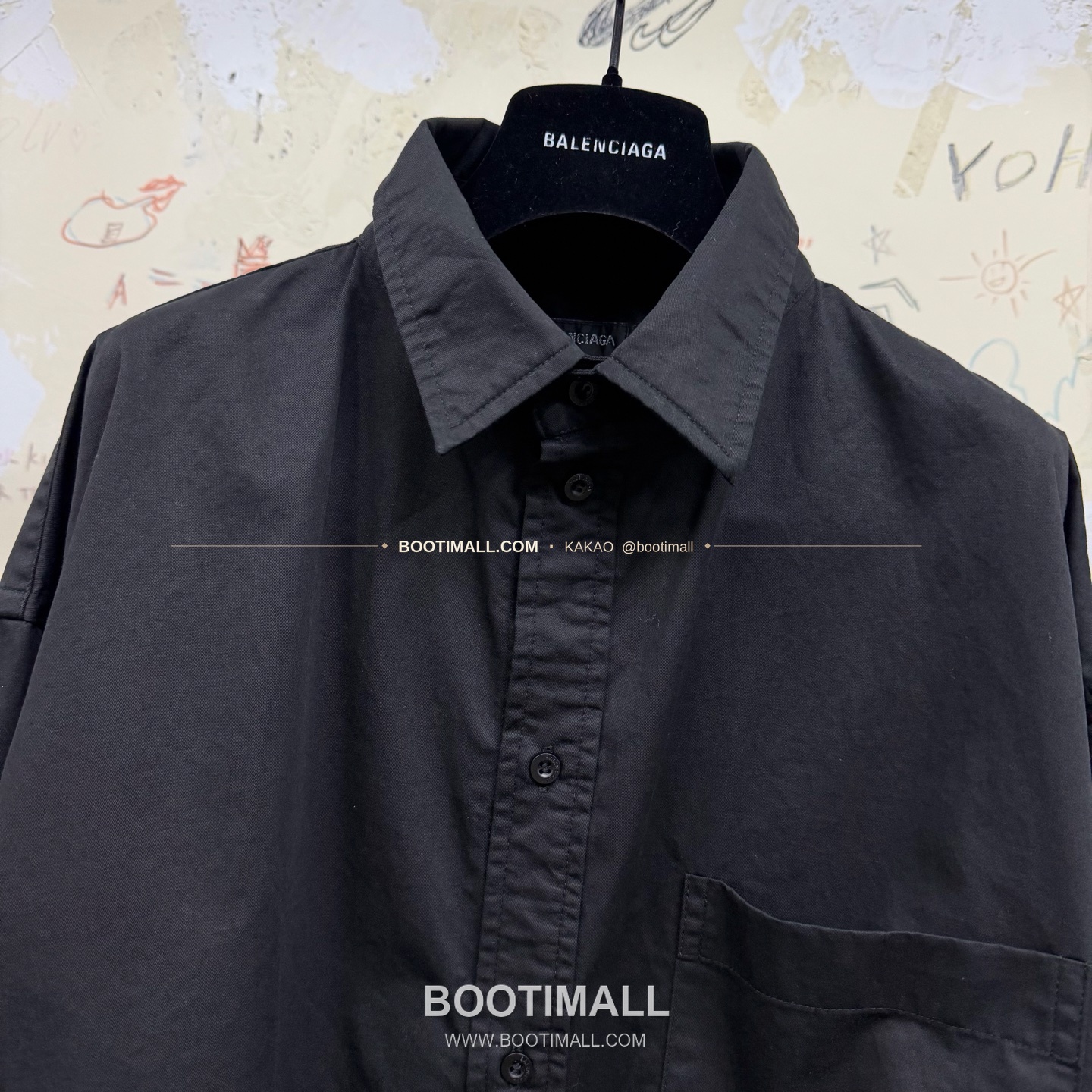 발렌시아가 2026SS 슬리브로고 워싱 루즈핏 코튼 셔츠 Balenciaga 2026 SS Sleeve Logo Washed Loose Fit Cotton Shirt 5