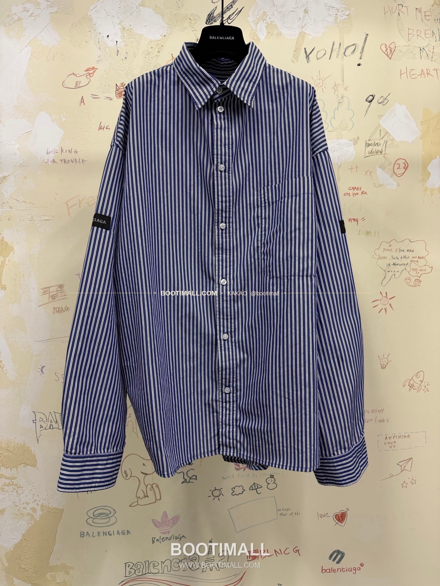 발렌시아가 2026SS 슬리브로고 워싱 루즈핏 코튼 셔츠 Balenciaga 2026 SS Sleeve Logo Washed Loose Fit Cotton Shirt 5