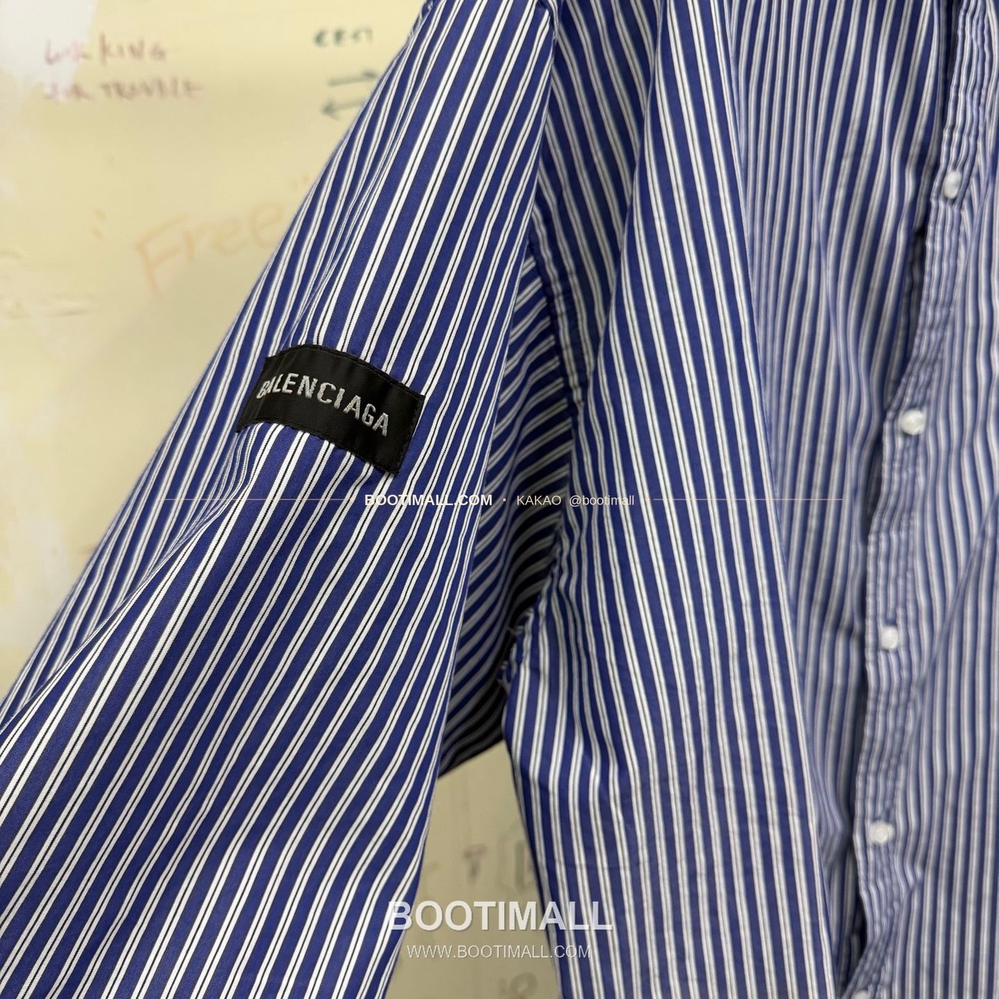 발렌시아가 2026SS 슬리브로고 워싱 루즈핏 코튼 셔츠 Balenciaga 2026 SS Sleeve Logo Washed Loose Fit Cotton Shirt 7