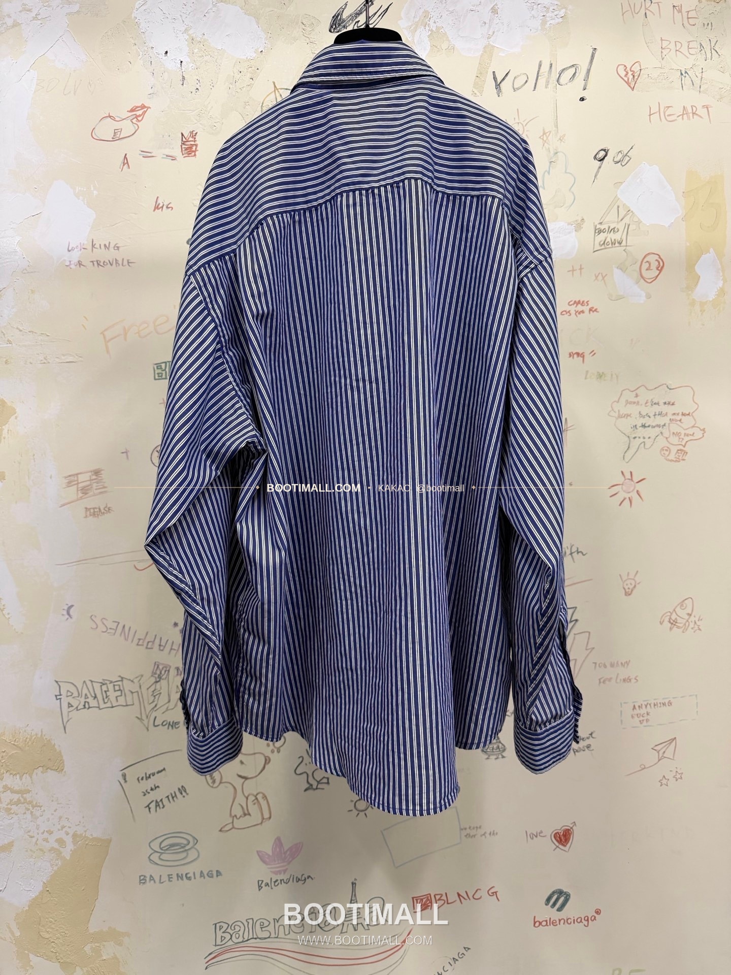 발렌시아가 2026SS 슬리브로고 워싱 루즈핏 코튼 셔츠 Balenciaga 2026 SS Sleeve Logo Washed Loose Fit Cotton Shirt 10