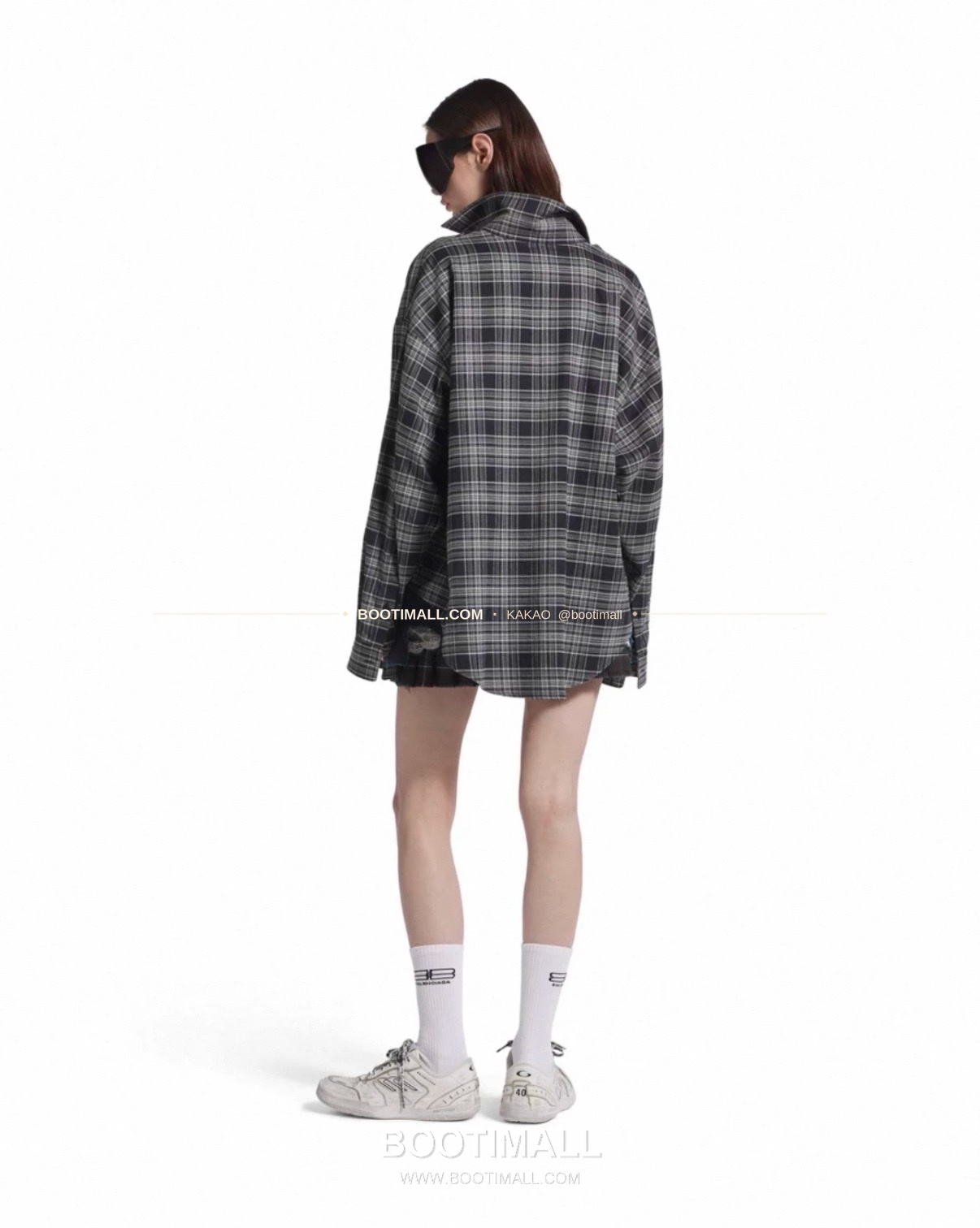 발렌시아가 2026SS 블랙그레이 체크 로고자수 루즈핏 코튼 셔츠 Balenciaga 2026 SS Black Grey Check Logo Embroidered Loose Fit Cotton Shirt 3