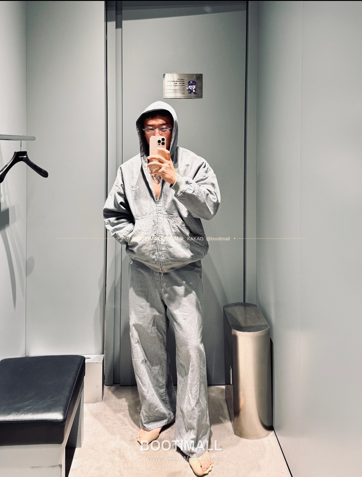 발렌시아가 2025FW 트윌데님 워싱 루즈핏 드롭크로치 롱팬츠 Balenciaga 2025 FW Twill Denim Washed Loose Fit Drop Crotch Long Pants 1