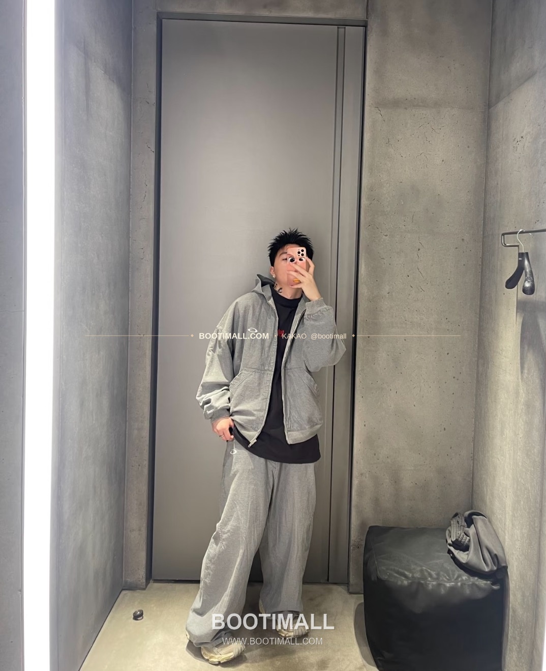 발렌시아가 2025FW 트윌데님 워싱 루즈핏 드롭크로치 롱팬츠 Balenciaga 2025 FW Twill Denim Washed Loose Fit Drop Crotch Long Pants 3