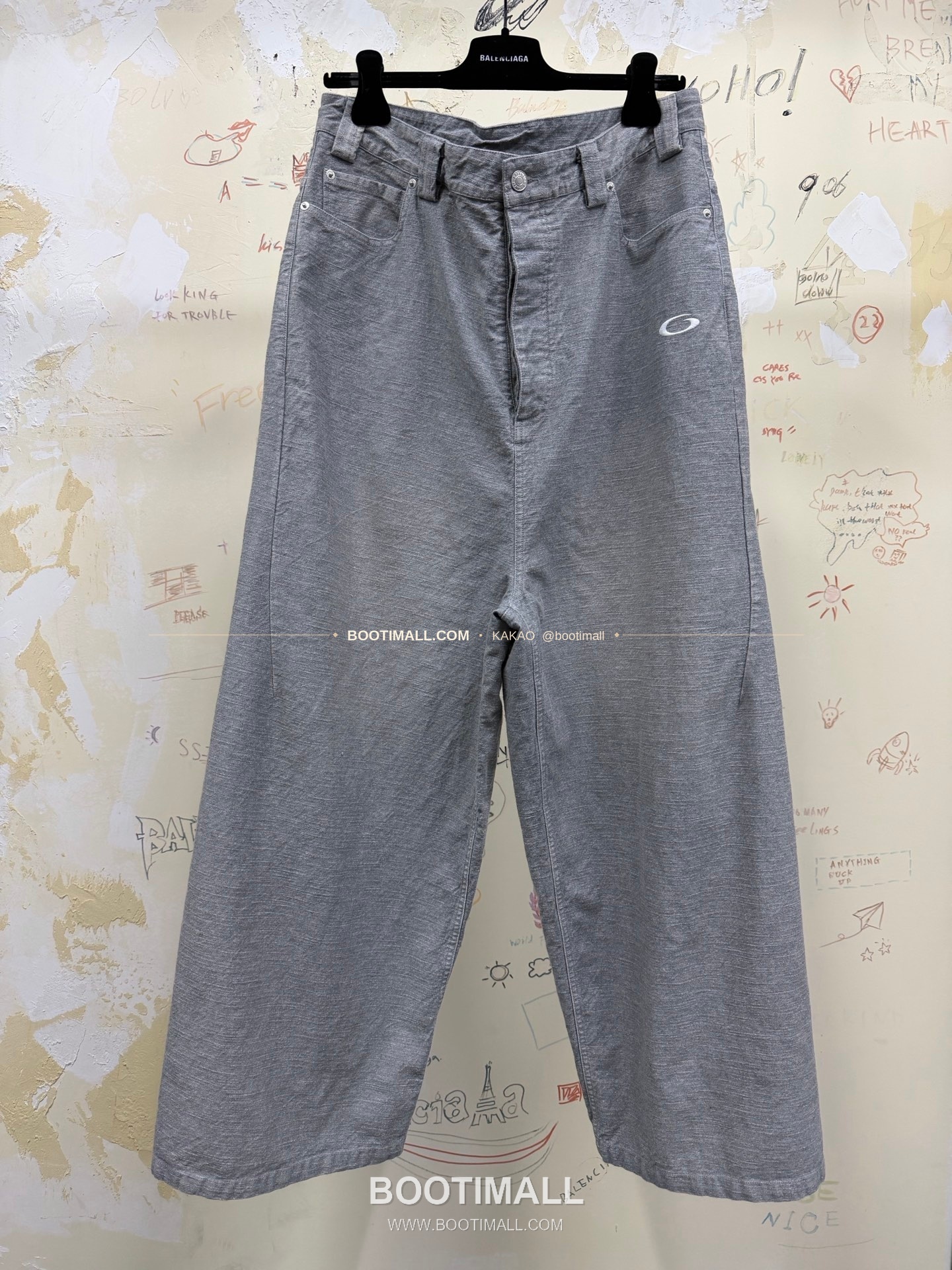 발렌시아가 2025FW 트윌데님 워싱 루즈핏 드롭크로치 롱팬츠 Balenciaga 2025 FW Twill Denim Washed Loose Fit Drop Crotch Long Pants 5