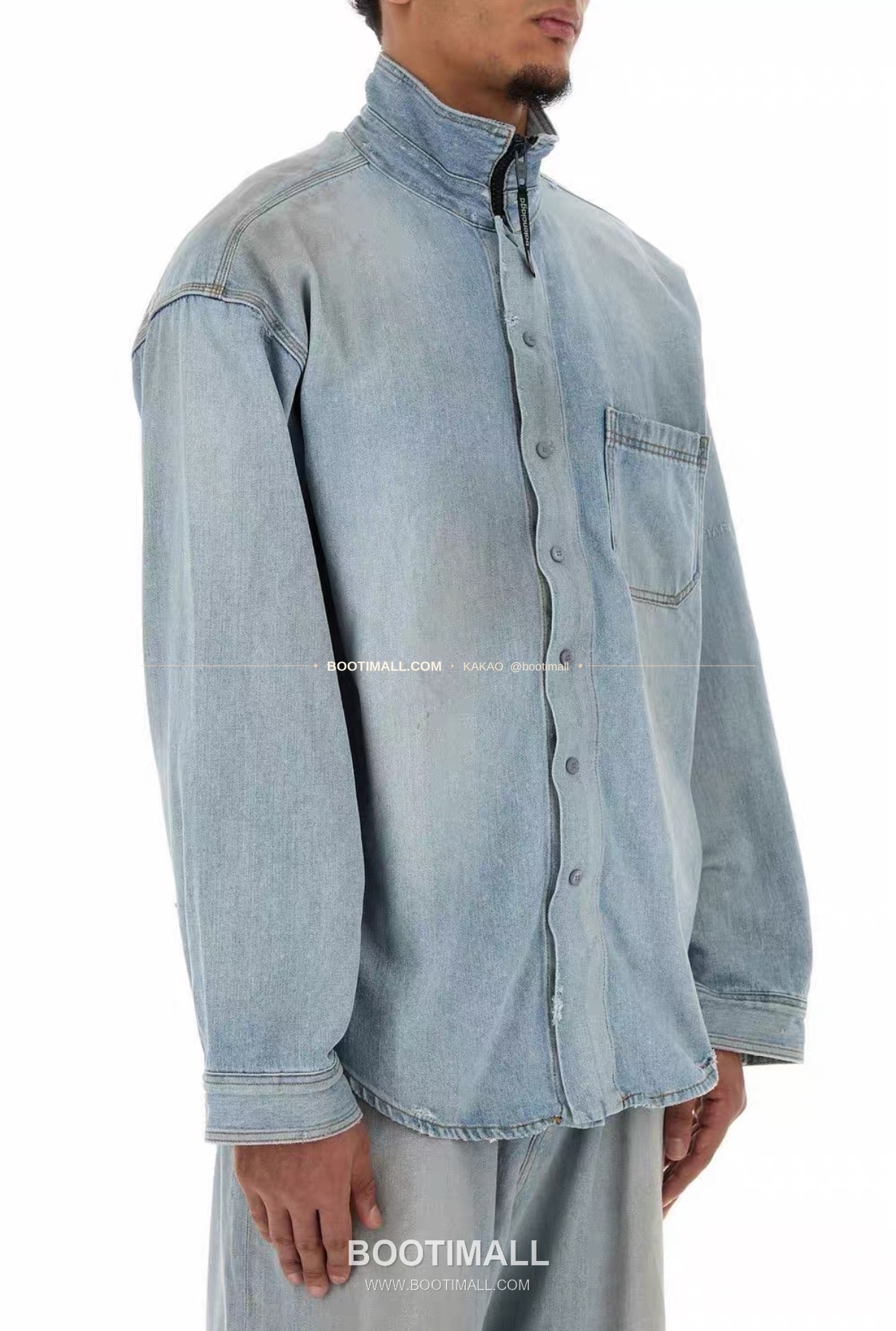 발렌시아가 2025FW 스탠드카라 워싱 루즈핏 데님재킷 Balenciaga 2025 FW Stand Collar Washed Loose Fit Denim Jacket 1