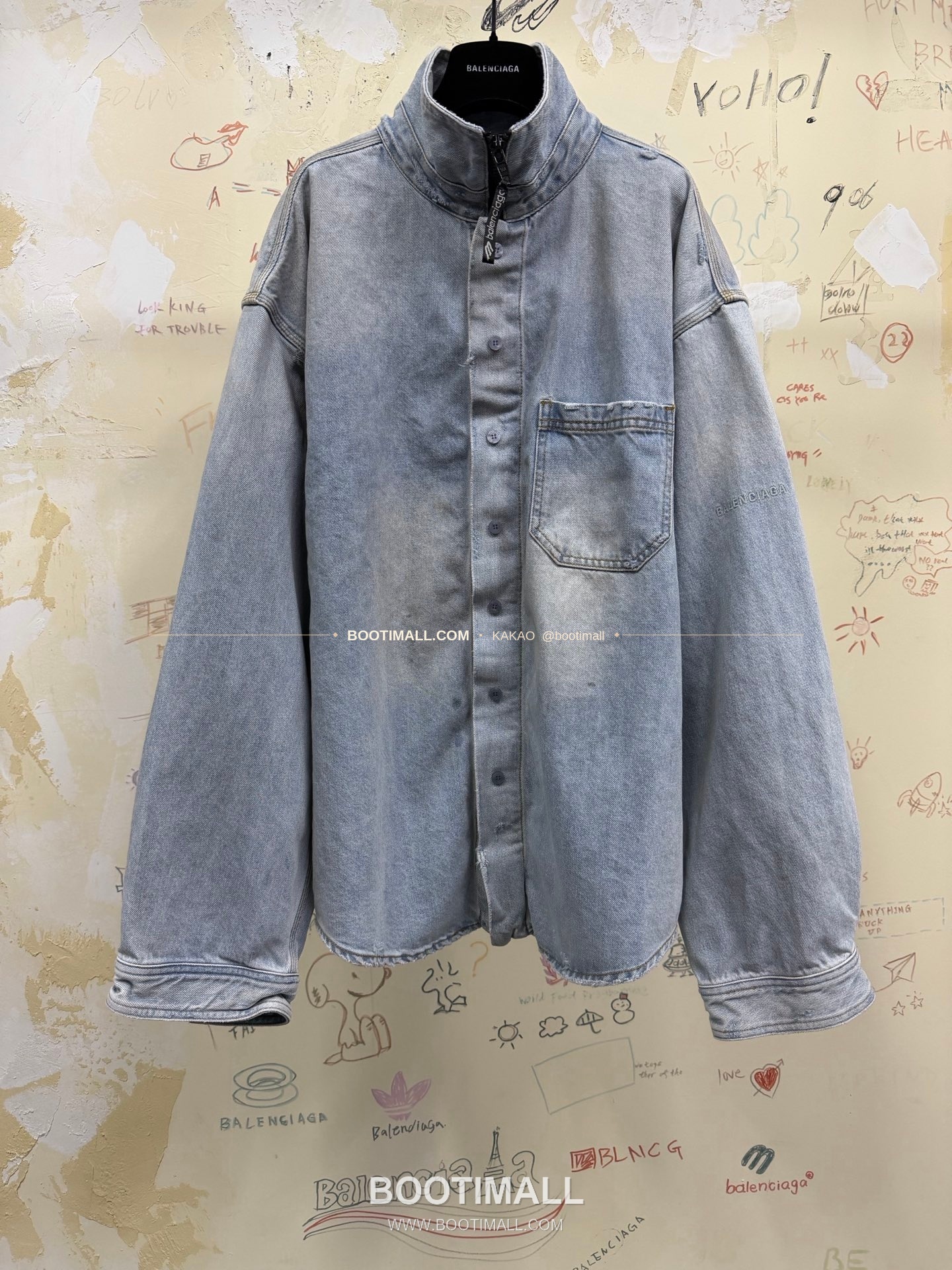 발렌시아가 2025FW 스탠드카라 워싱 루즈핏 데님재킷 Balenciaga 2025 FW Stand Collar Washed Loose Fit Denim Jacket 3