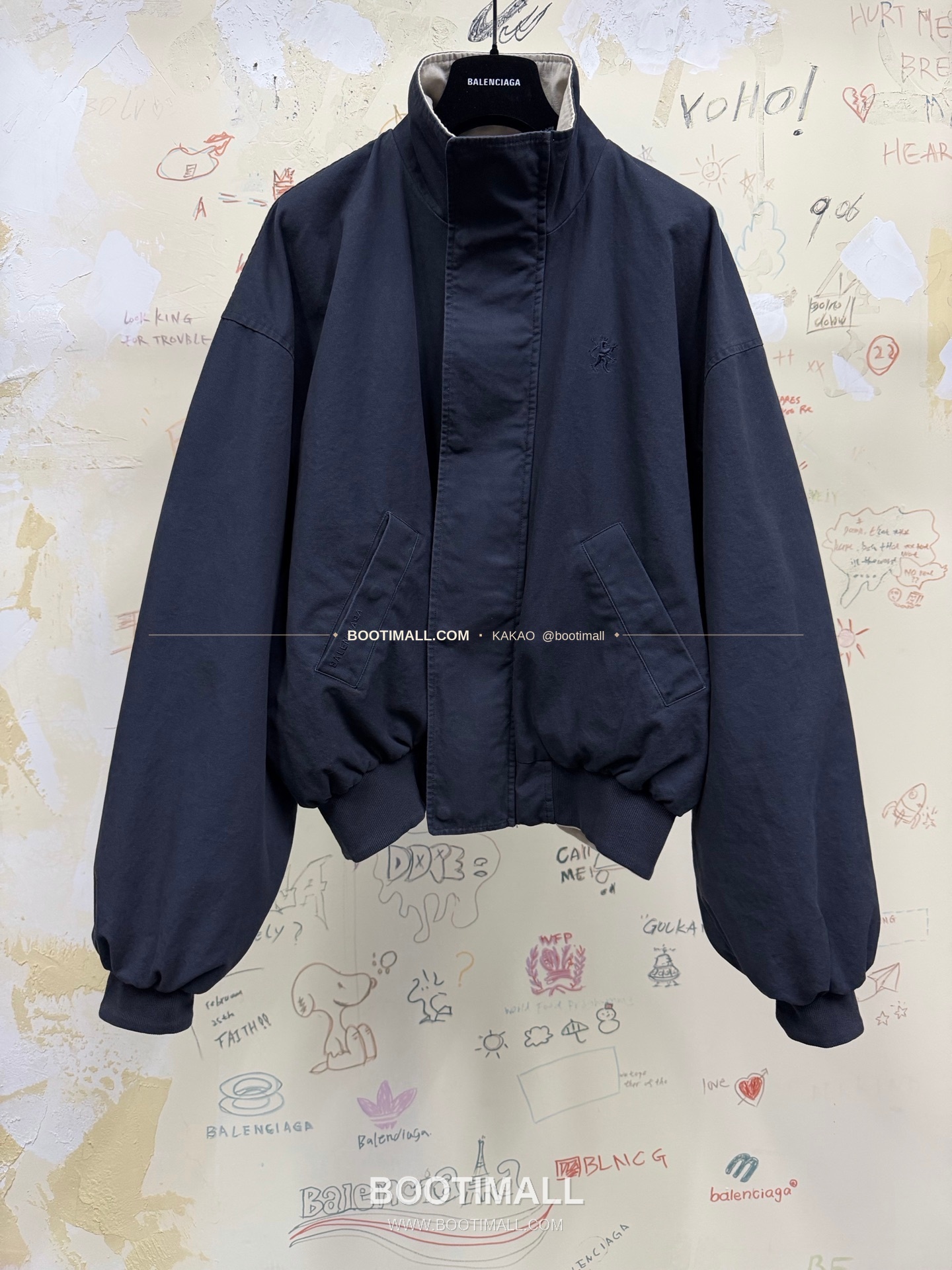 발렌시아가 2025FW 리버서블 스탠드카라 루즈핏 해링턴재킷 Balenciaga 2025 FW Reversible Stand Collar Loose Fit Harrington Jacket 3