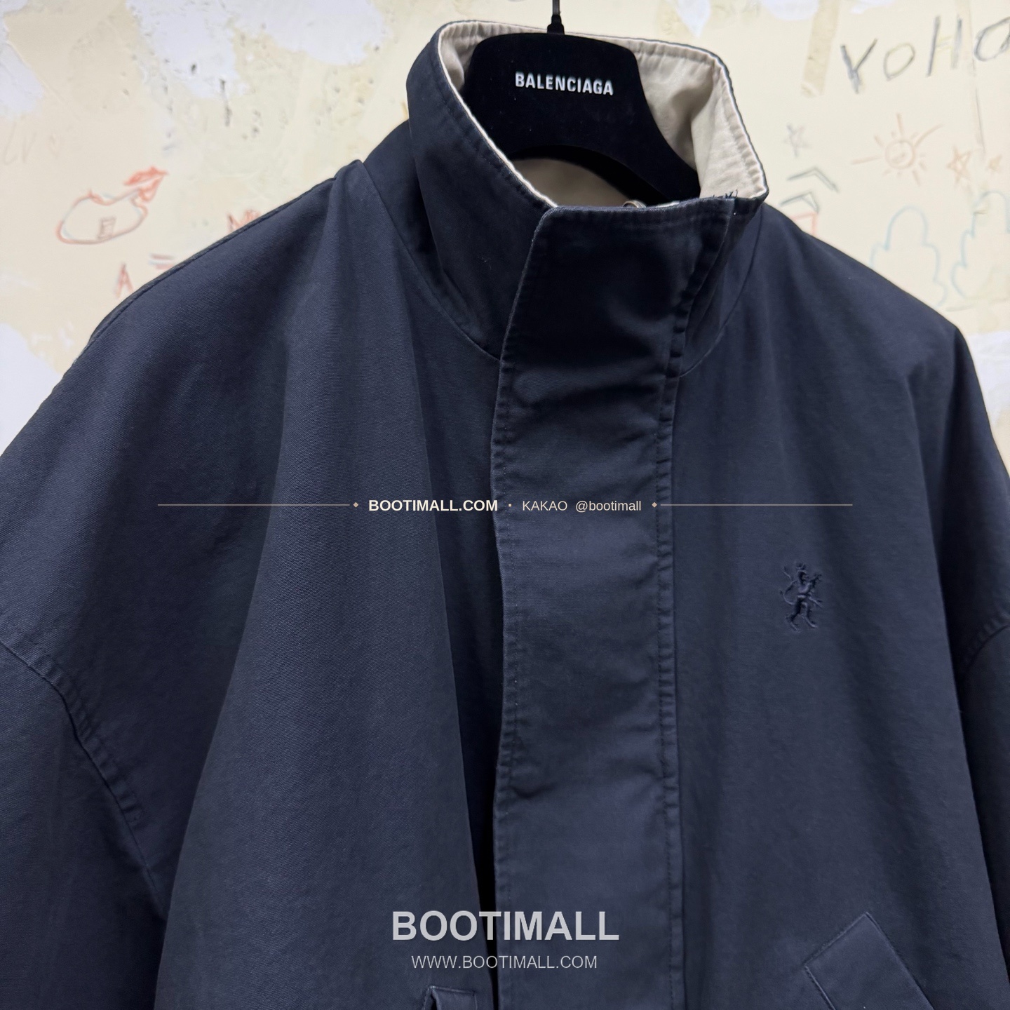 발렌시아가 2025FW 리버서블 스탠드카라 루즈핏 해링턴재킷 Balenciaga 2025 FW Reversible Stand Collar Loose Fit Harrington Jacket 4