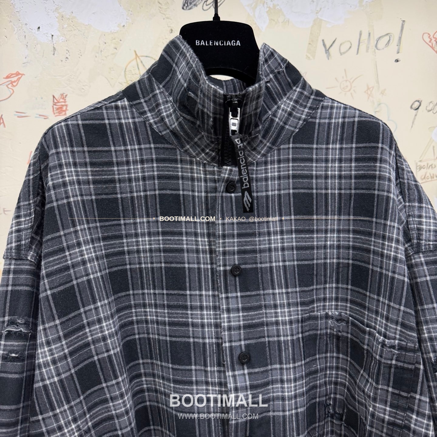 발렌시아가 2025FW 체크 기모코튼 워싱 루즈핏 스탠드카라 지퍼 셔츠재킷 Balenciaga 2025 FW Check Brushed Cotton Washed Loose Fit Stand Collar Zip Shirt Jacket 3